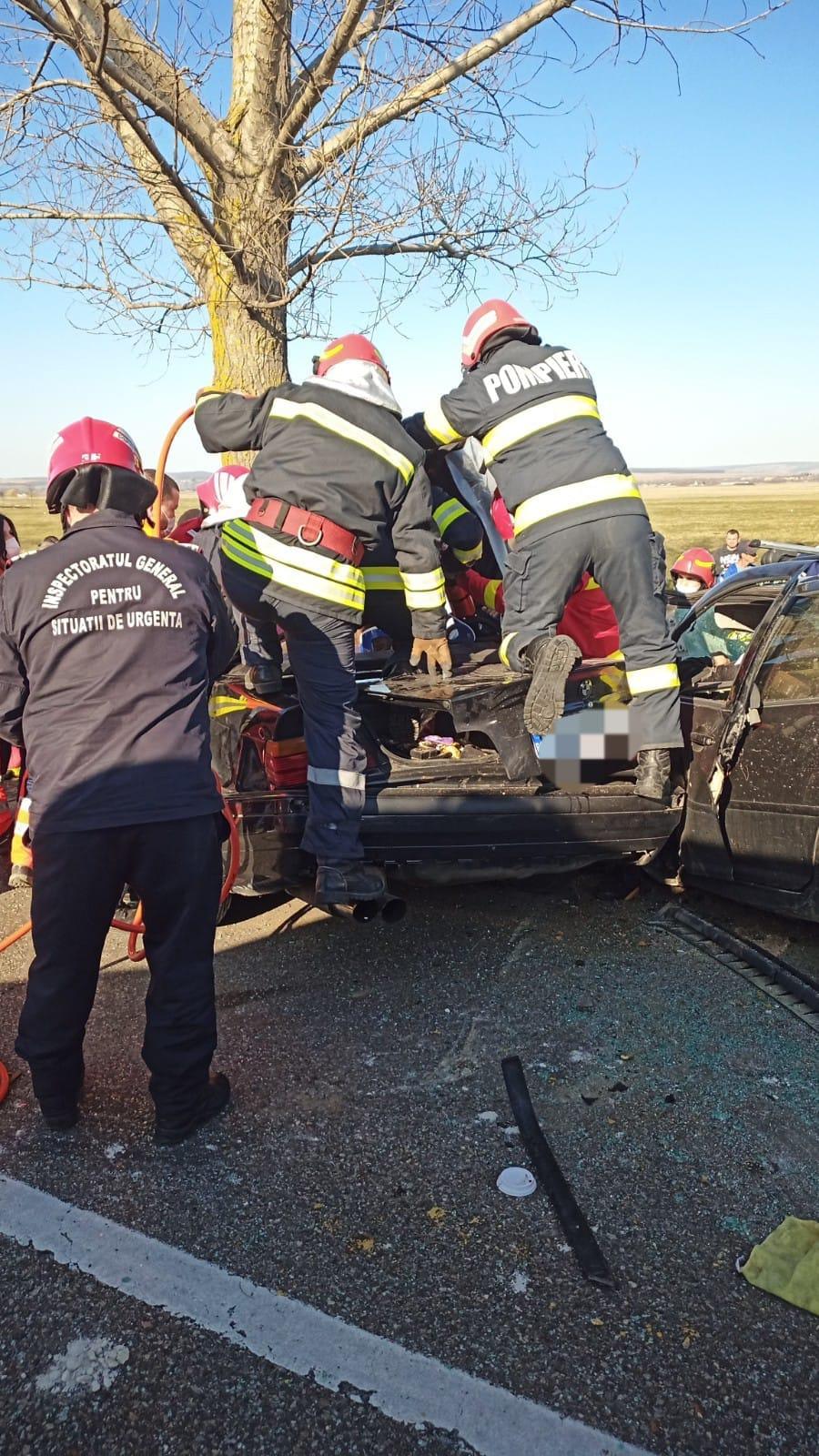 Accident grav la Bacău. Trei oameni au murit, alți doi sunt răniți grav