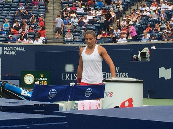 Comentatorii străini sunt șocați de numărul mare de români care o încurajează pe Simona Halep în Canada: ^”Este cea mai iubită jucătoare de tenis a lumii”! GALERIE FOTO