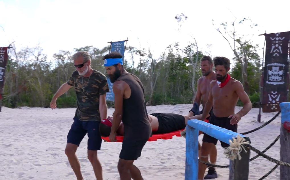 Mihai Zmărăndescu a fost luat cu targa la Survivor România 2023. Ce a pățit concurentul din echipa Faimoșilor