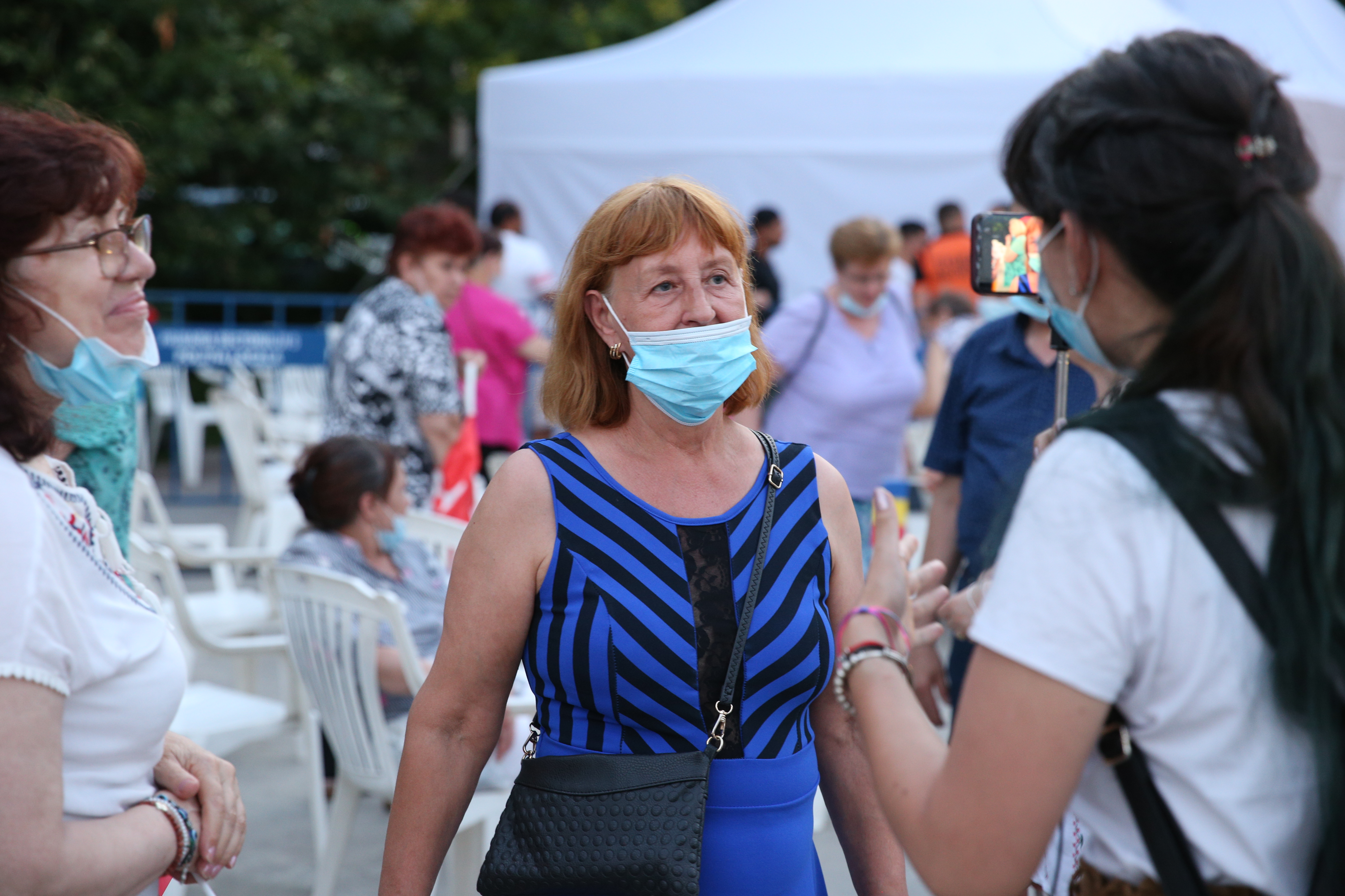 Hore și aglomerație în Parcul Sebastian din Capitală, la spectacolul organizat de primarul Daniel Florea: ”Să vedem dacă ne îmbolnăvim sau nu. Suntem curioase”