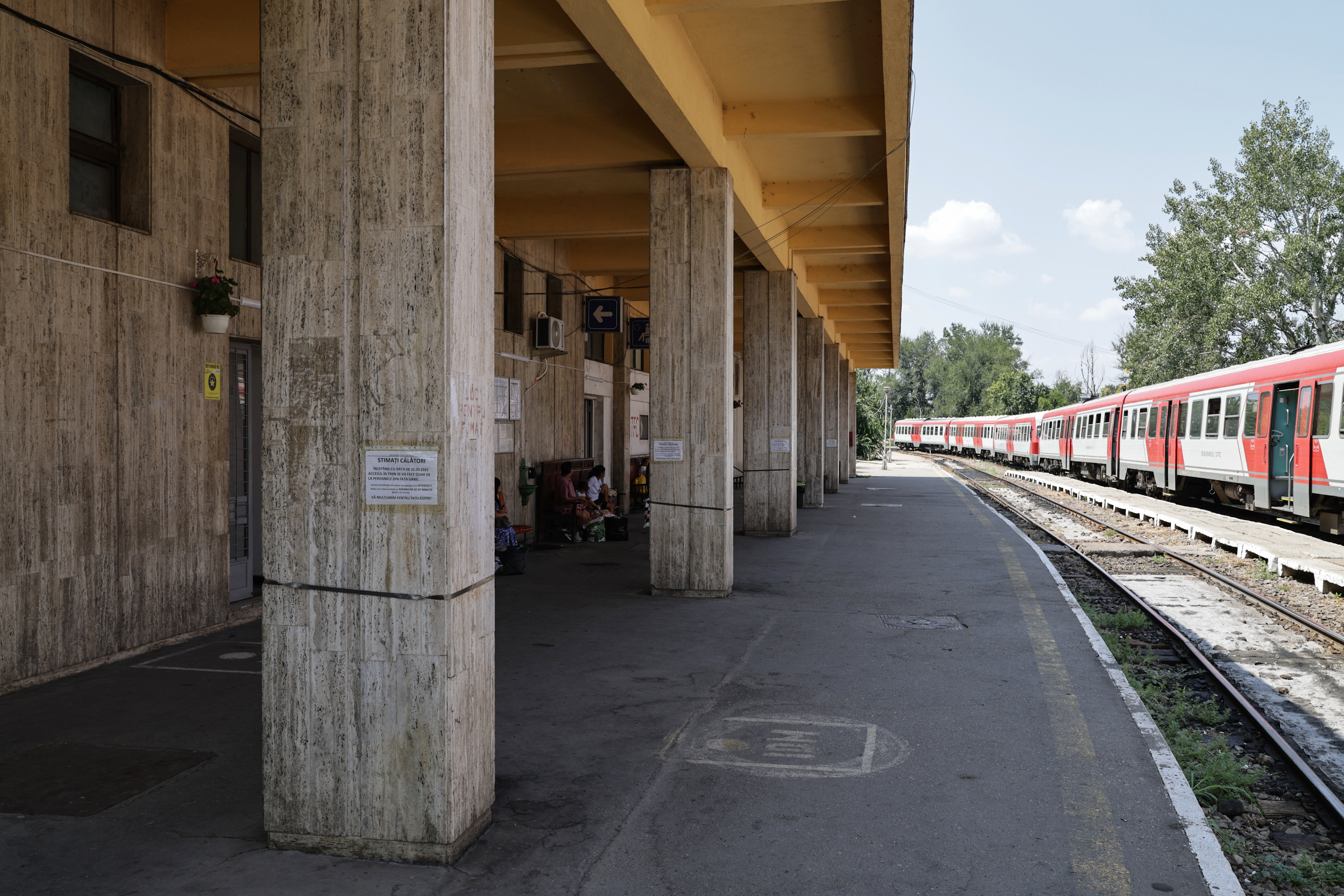 O gară și un capăt de linie într-un București uitat: între o halbă de bere și drumul spre Oltenița cu 16 opriri