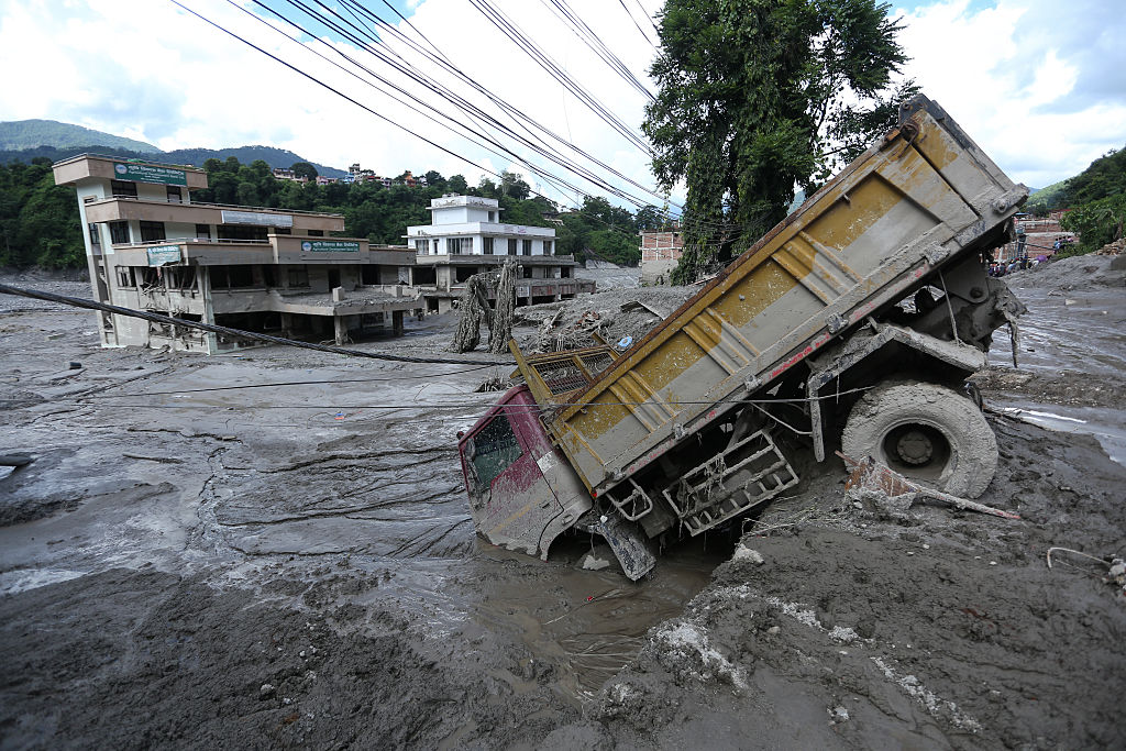 Oamenii de știință au explicat cauza inundațiilor devastatoare din Nepal și Tibet: nivelul apelor a crescut cu 7-9 metri în 30 de minute