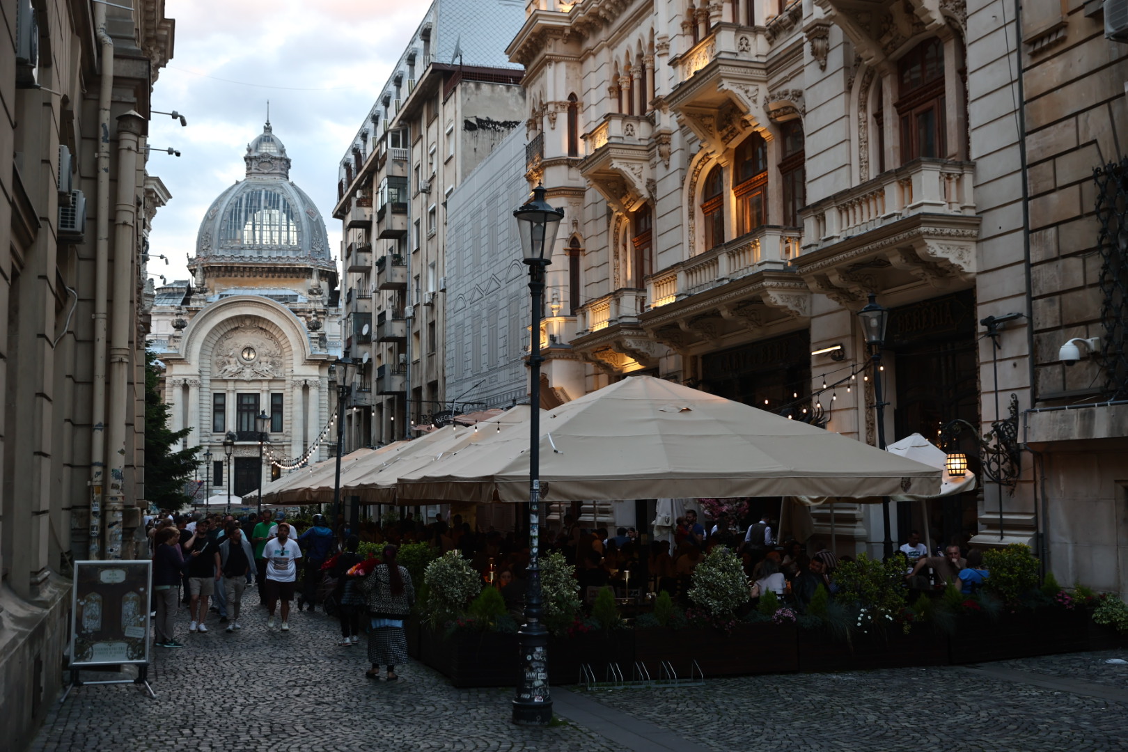 Noaptea Muzeelor 2026. Mii de oameni au stat la coadă ca să vadă muzee gratuit în București