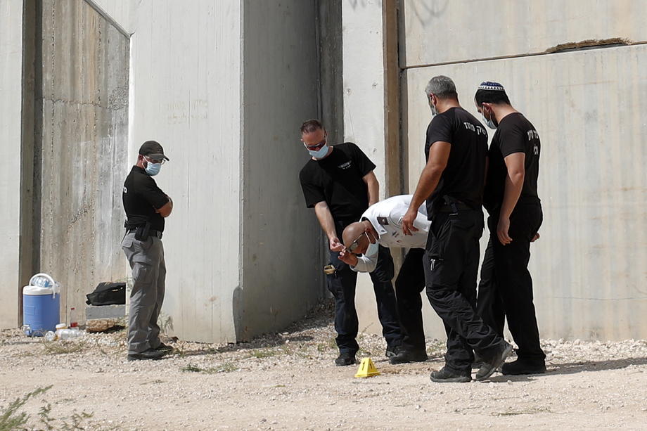 Șase teroriști palestinieni au evadat dintr-o închisoare din Israel, printr-un tunel