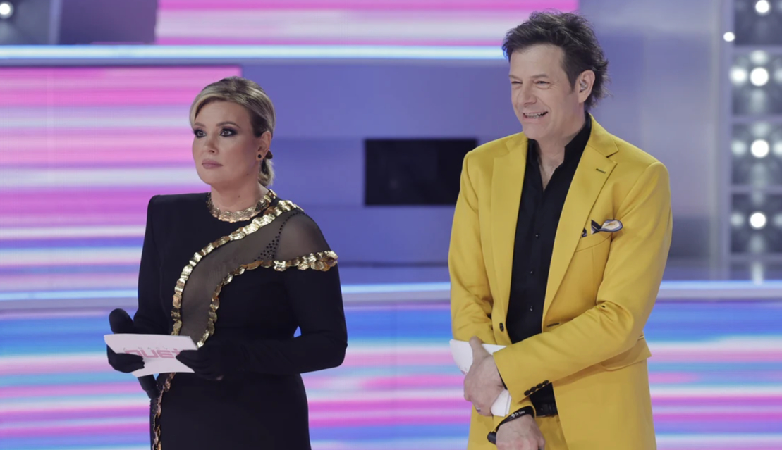 Liptai Claudia meztelen ruhában lépett a színpadra - Blikk