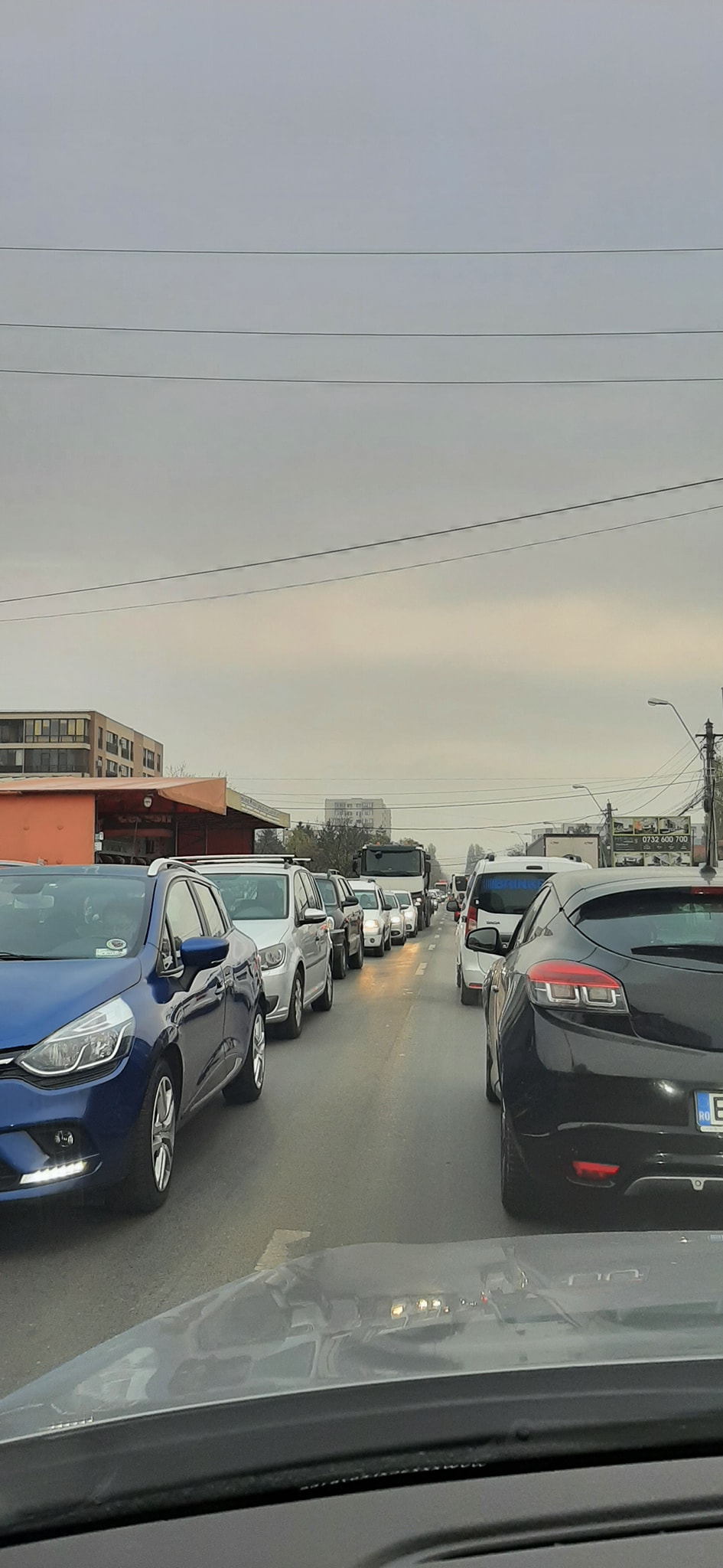 Pasajul Domnești, inaugurat vineri, blocat complet luni dimineață: „2 km, 55 de minute. E clar, mai trebuie încă unul!”