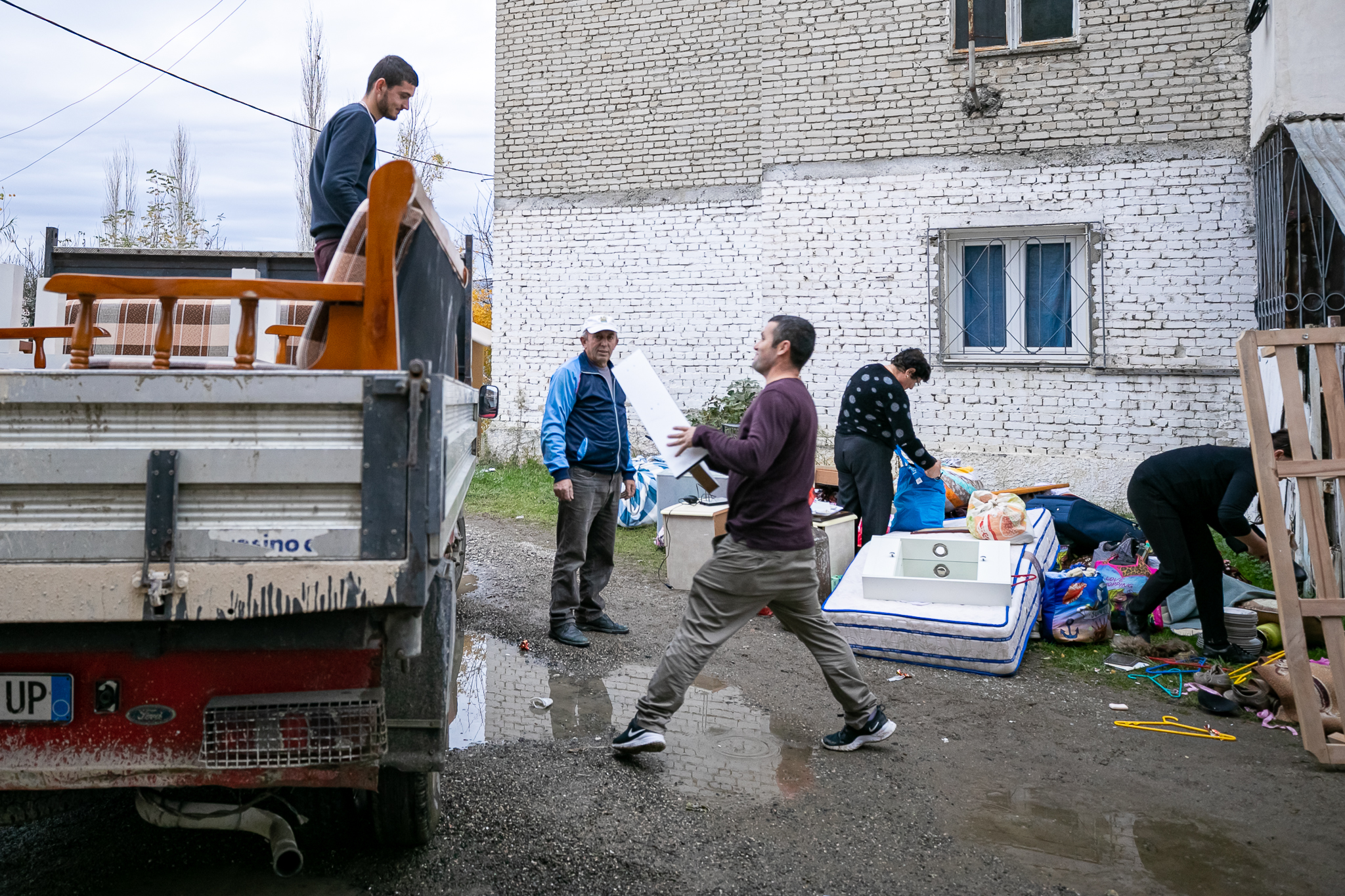 Thumanë, satul din Albania care va fi ras de pe fața pământului. Autoritățile au decis să dărâme toate clădirile rămase în picioare după cutremur