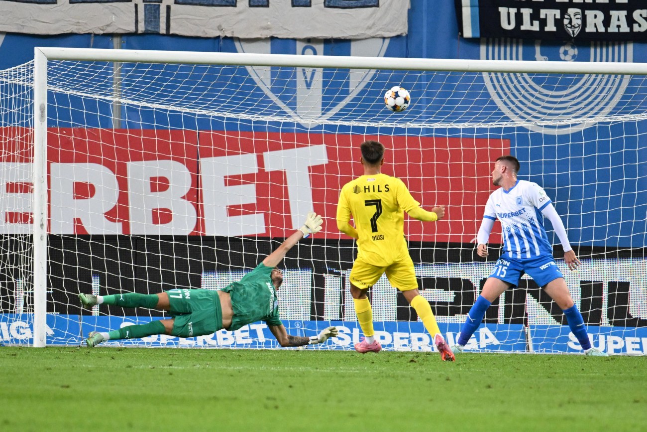 Universitatea Craiova-Dinamo, derby cu 4 goluri. Echipa lui Mirel Rădoi a jucat în inferioritate și a luat gol în minutul 90