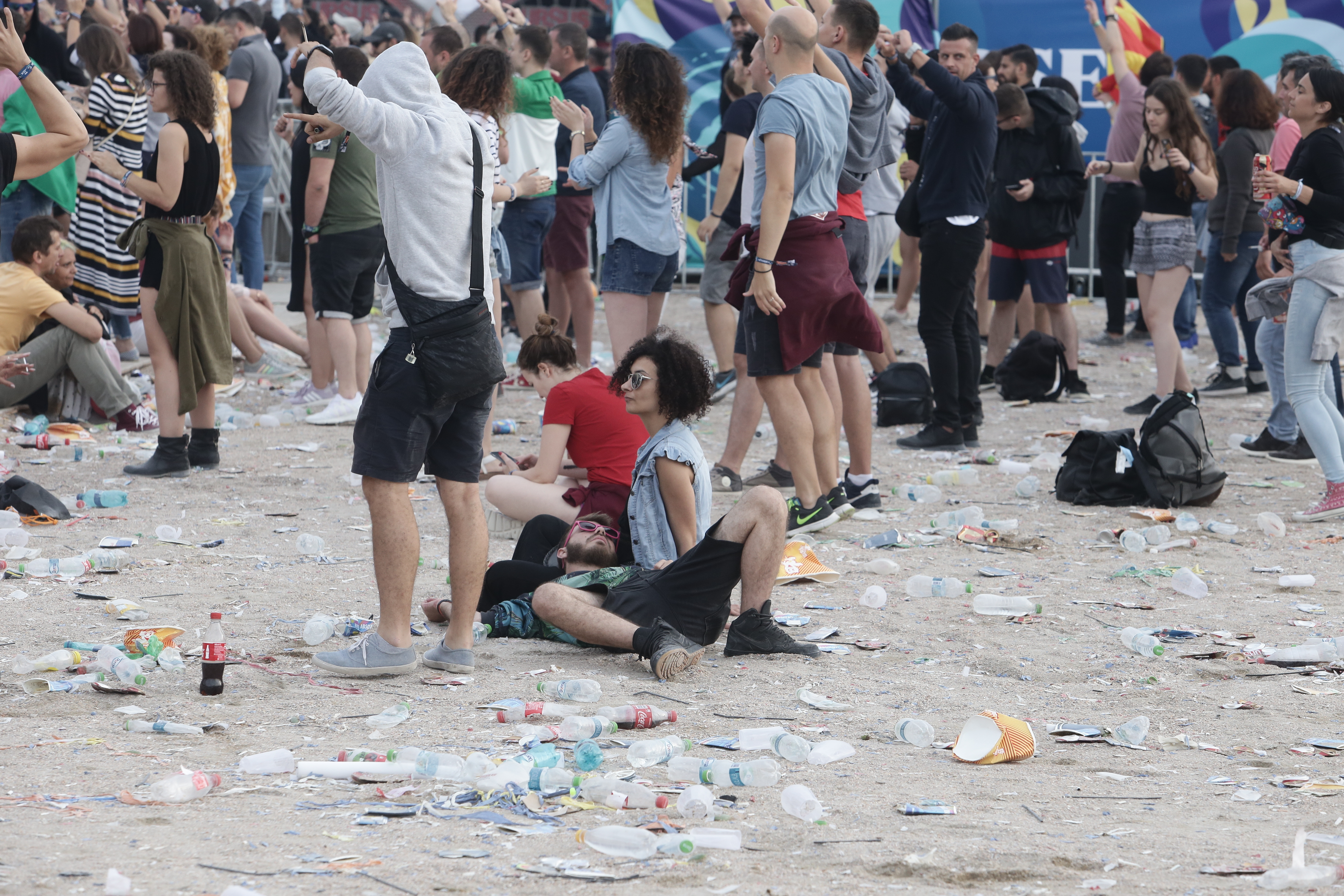 GALERIE FOTO/ Zori de zi la Neversea 2018. Ultraviolete pe covorul de pet-uri