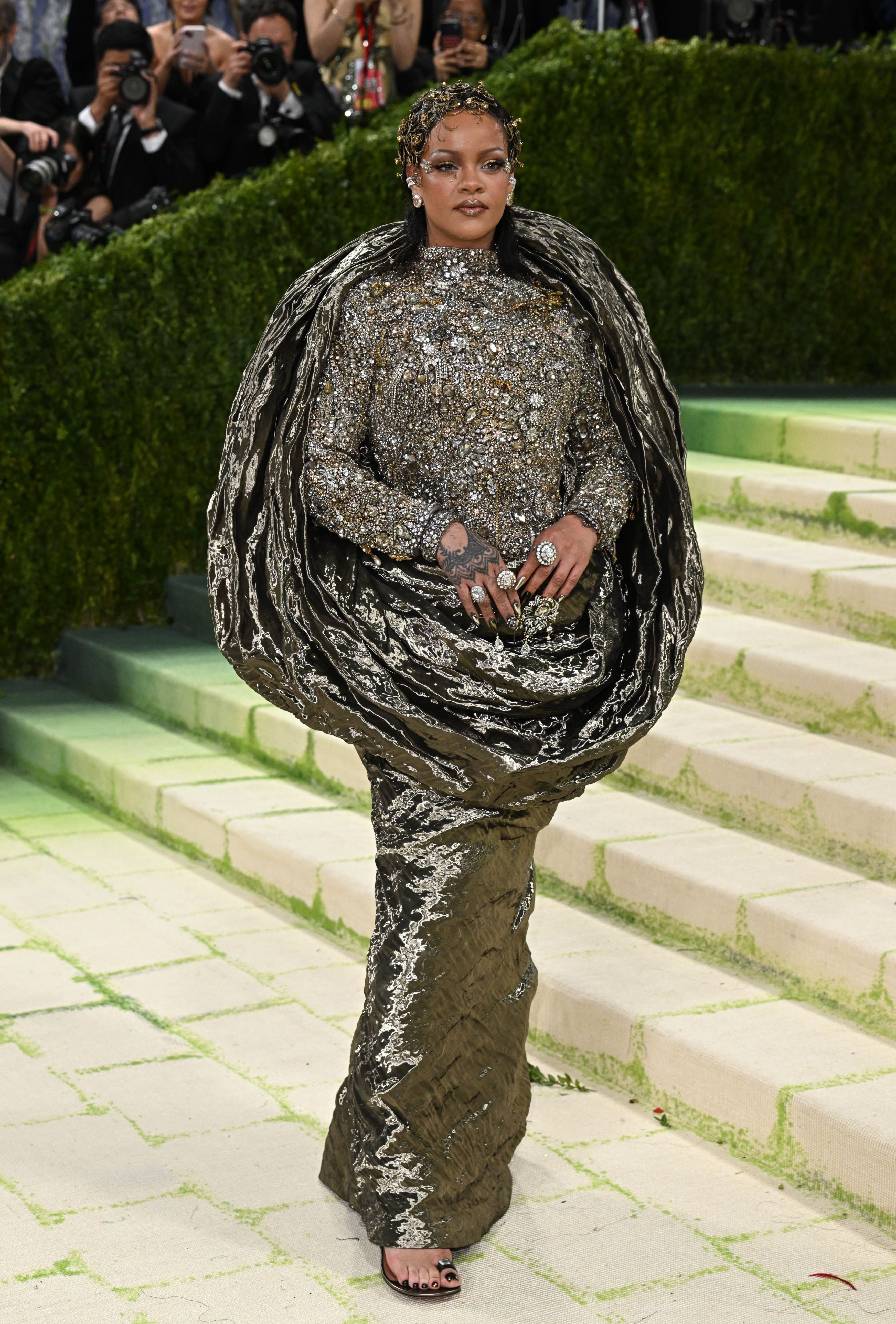 Vedete pe „covorul pietruit” la Met Gala 2026. De la rochii impresionante la alegeri controversate