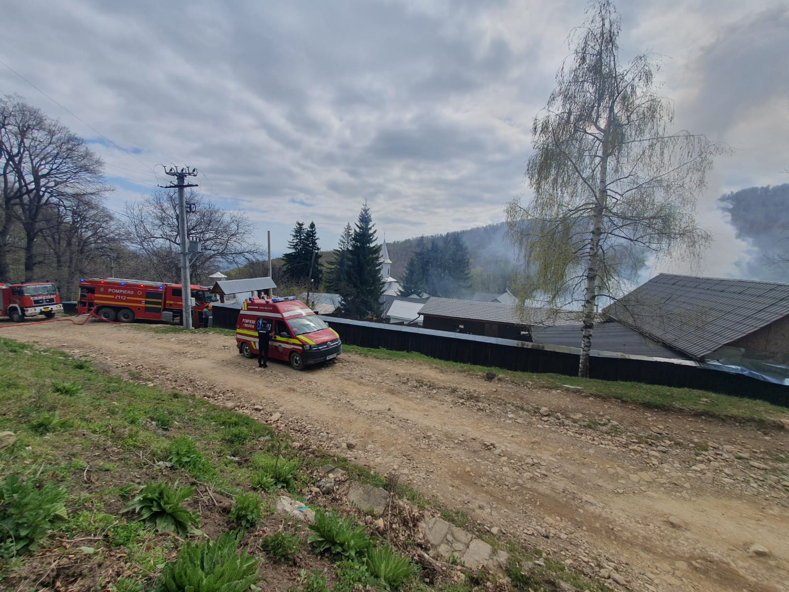 Incendiu la Mănăstirea Tarnița din județul Vrancea. Pompierii au intervenit cu două echipaje
