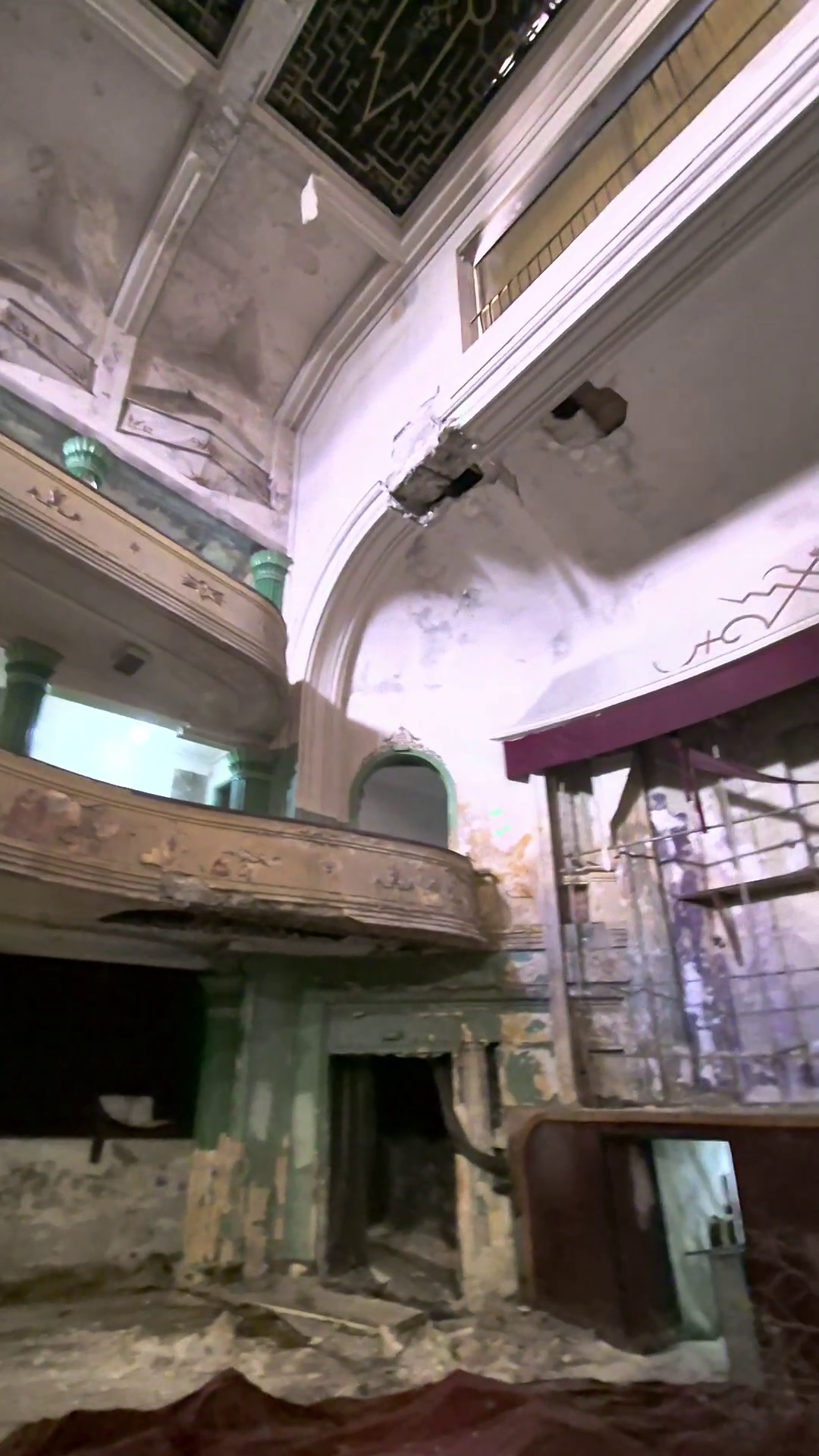Cinematograful București se vinde pentru suma de 4,9 milioane de euro. Imagini în premieră din interior