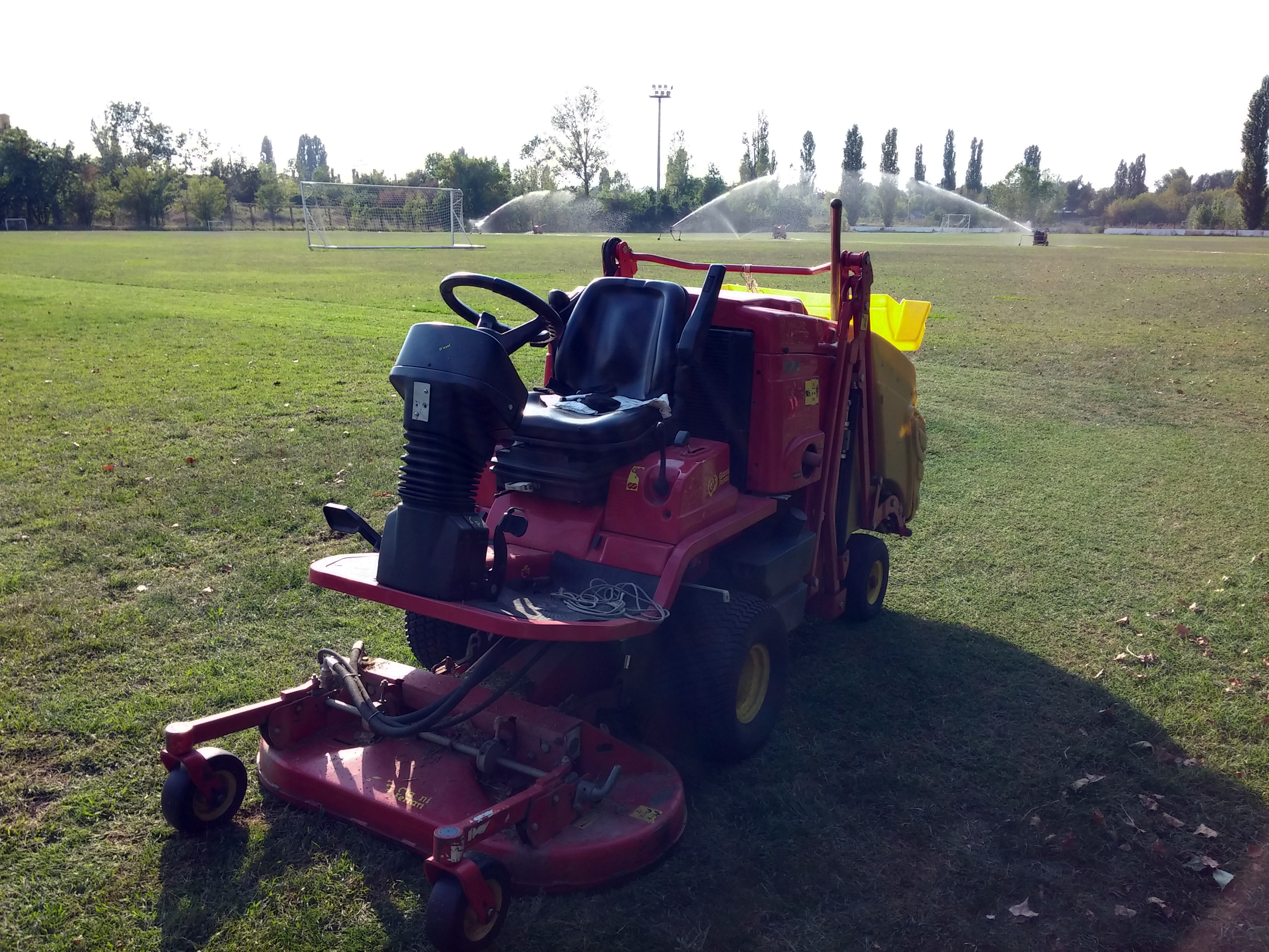 E vrăjeală că rapidiştii nu au bani! Aroganţa giuleştenilor: şi-au luat Ferrari!