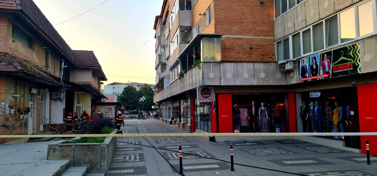 Explozie la o pizzerie din Pașcani. Proprietarul a fost rănit, iar un bloc a fost evacuat