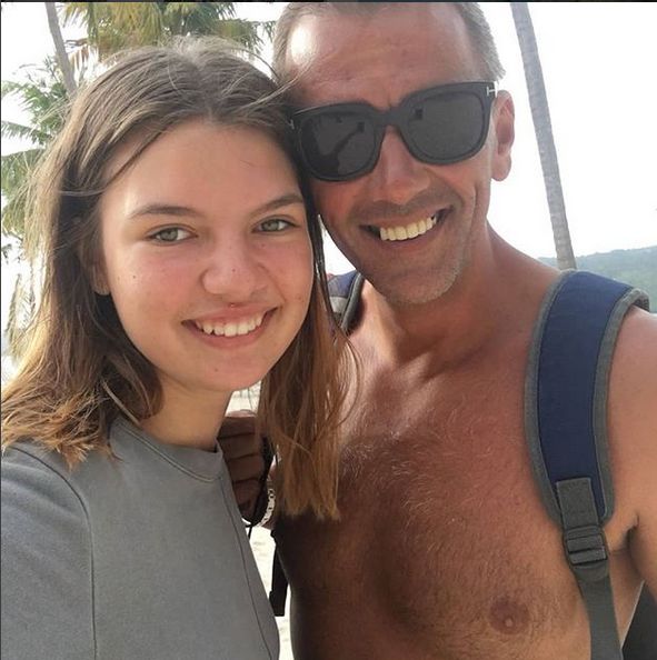 Cum s-a distrat Cosmin Cernat în Republica Dominicană. Ce bine arată soția lui în costum de baie | FOTO