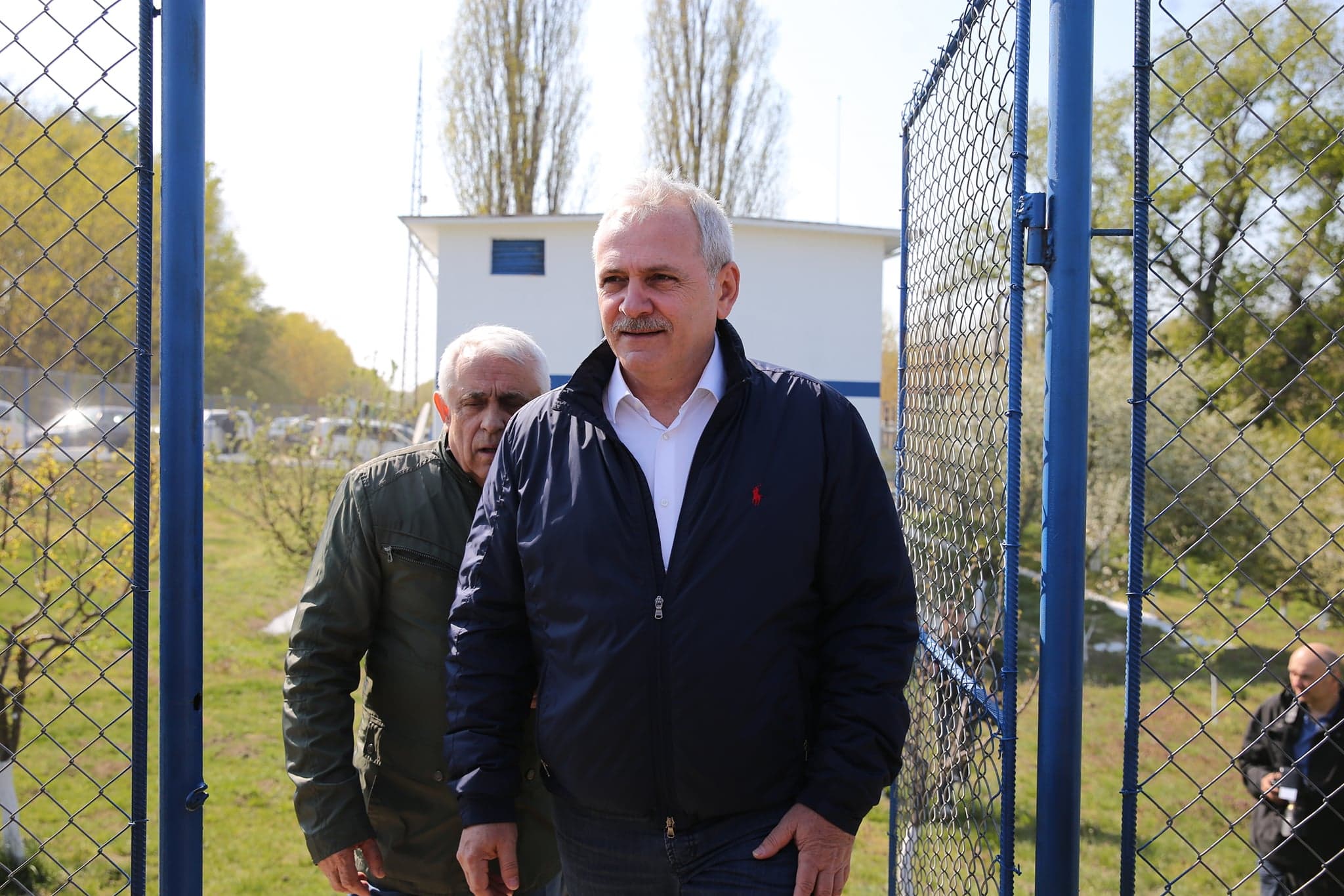 FOTO | Liviu Dragnea şi-a reluat campania. Promite TVA de 5% pentru produsele bio autohtone şi aprozare pentru producătorii români