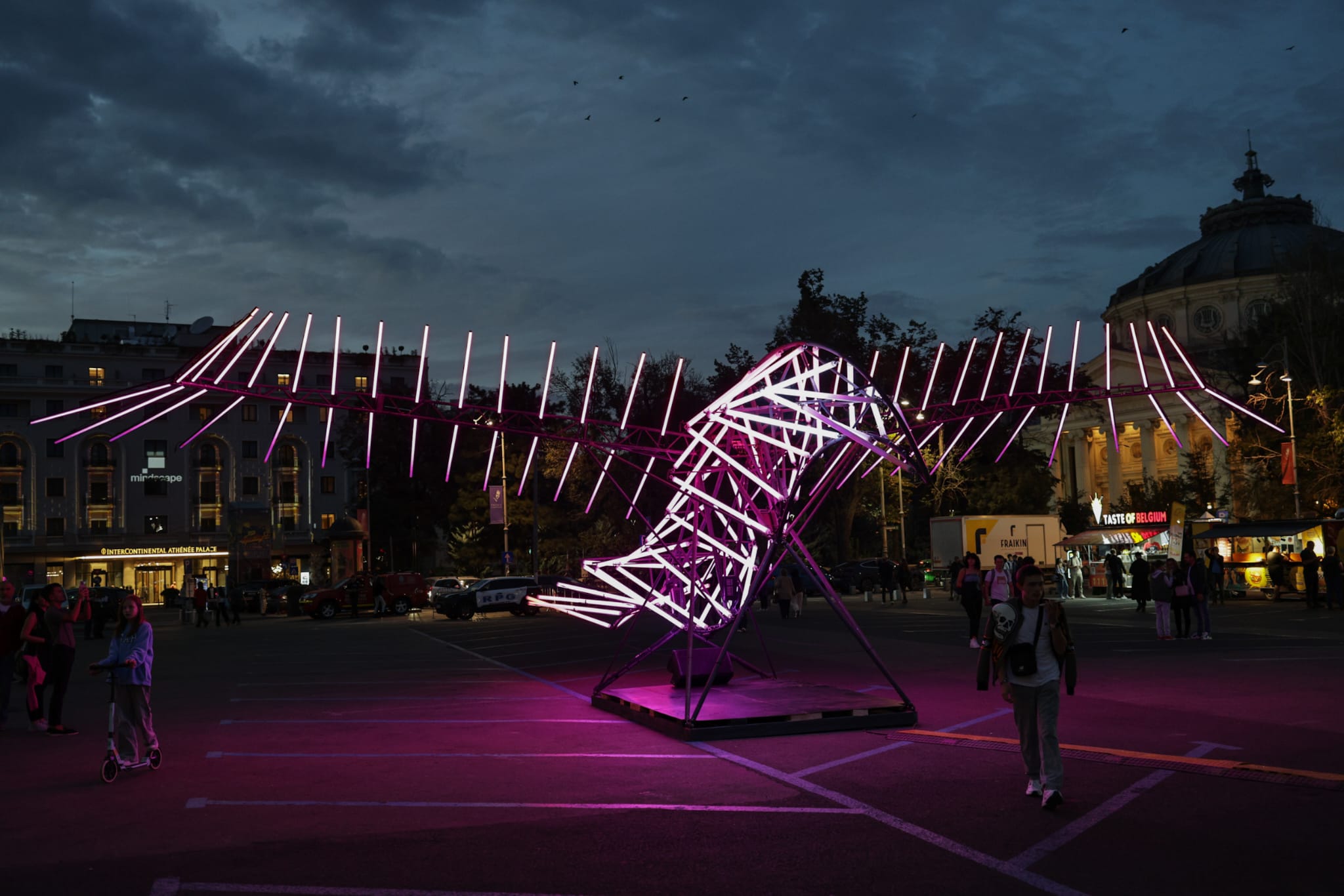 A început Spotlight în București: Spectacole de video mapping pe clădiri celebre, până duminică I VIDEO