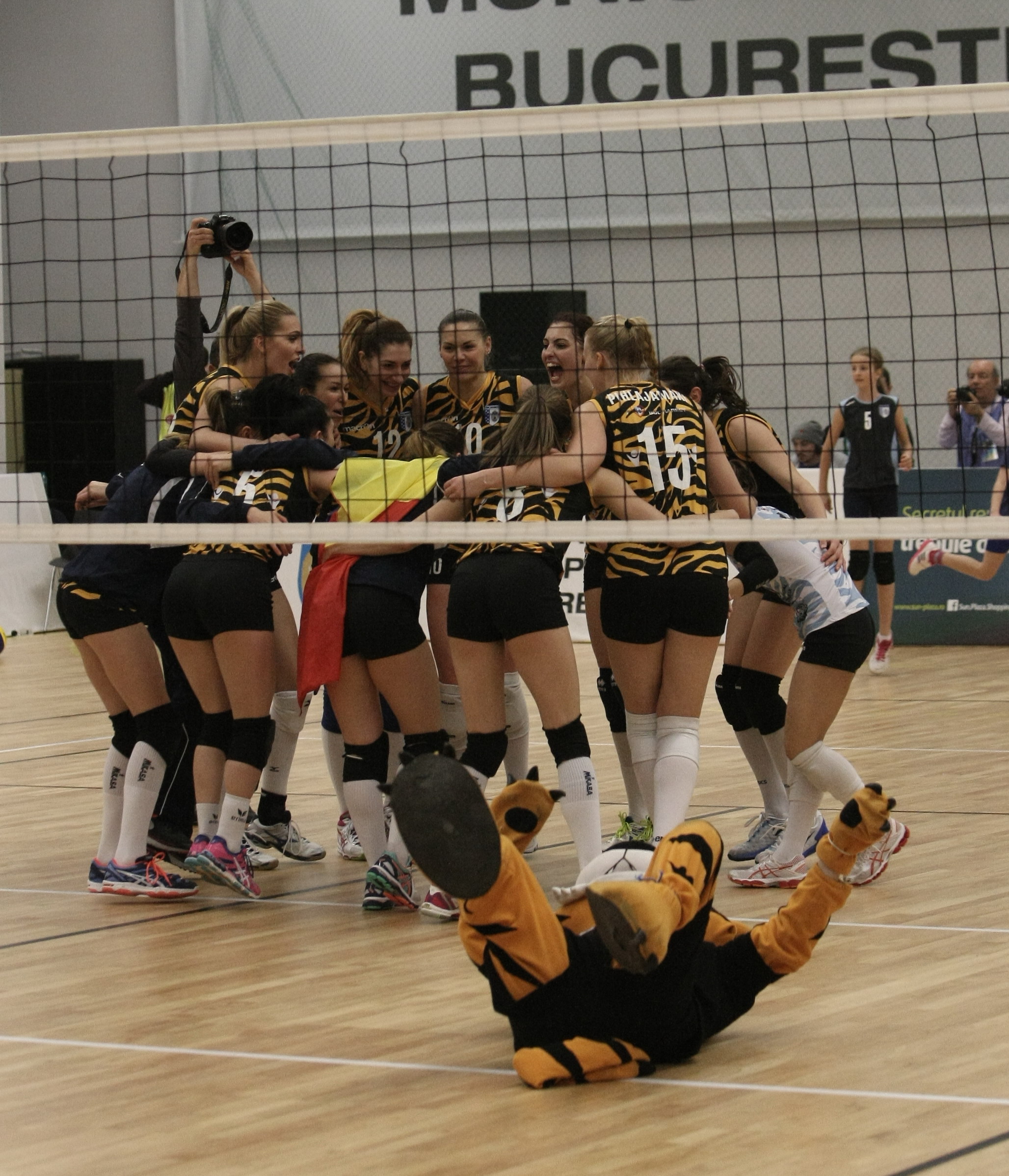 Semifinale, Cupa Challenge: CSM București - Bursa 3-0.^”Tigroaicele” sunt finaliste! Premieră pentru voleiul feminin românesc / GALERIE FOTO