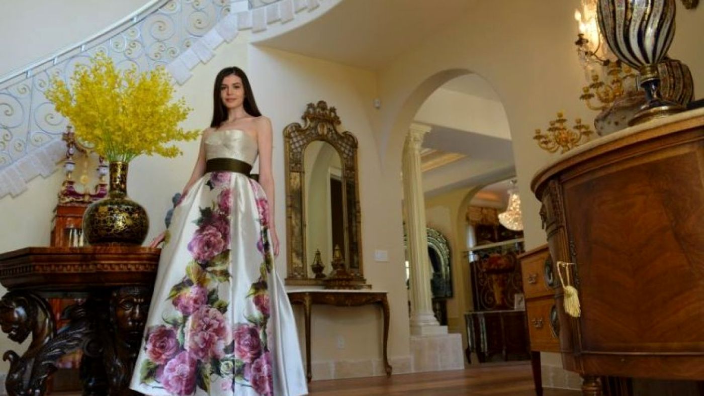Imagini din vila în care Monica Gabor locuiește în America cu Mr. Pink. Au SPA acasă și vinotecă la subsol