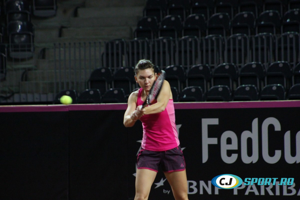 Fed Cup. Simona Halep a intrat în sală. Imagini de la primul antrenament al liderului României