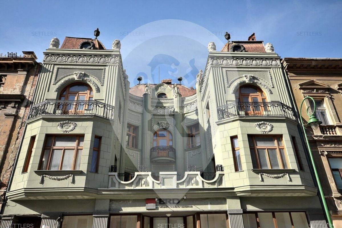 Brașovul scoate la vânzare un palat spectaculos din inima orașului, cu vedere spre Tâmpa, la preț de penthouse în centrul Bucureștiului