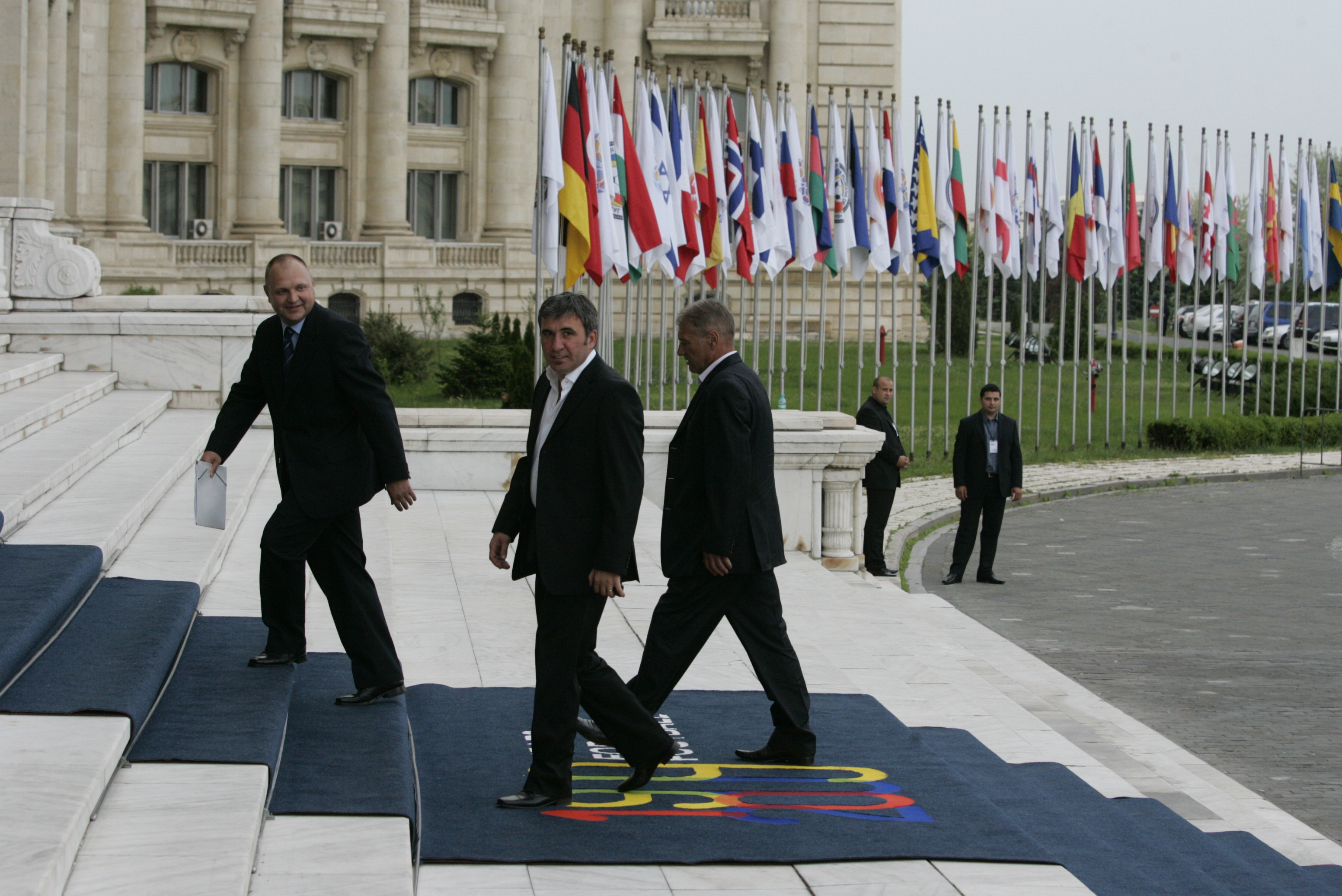Federația cu două moașe! FRF anunță că împlinește, azi, 86 de ani, după ce forul fotbalistic românesc a sărbătorit Centenarul în 2009, sub conducerea lui Mircea Sandu
