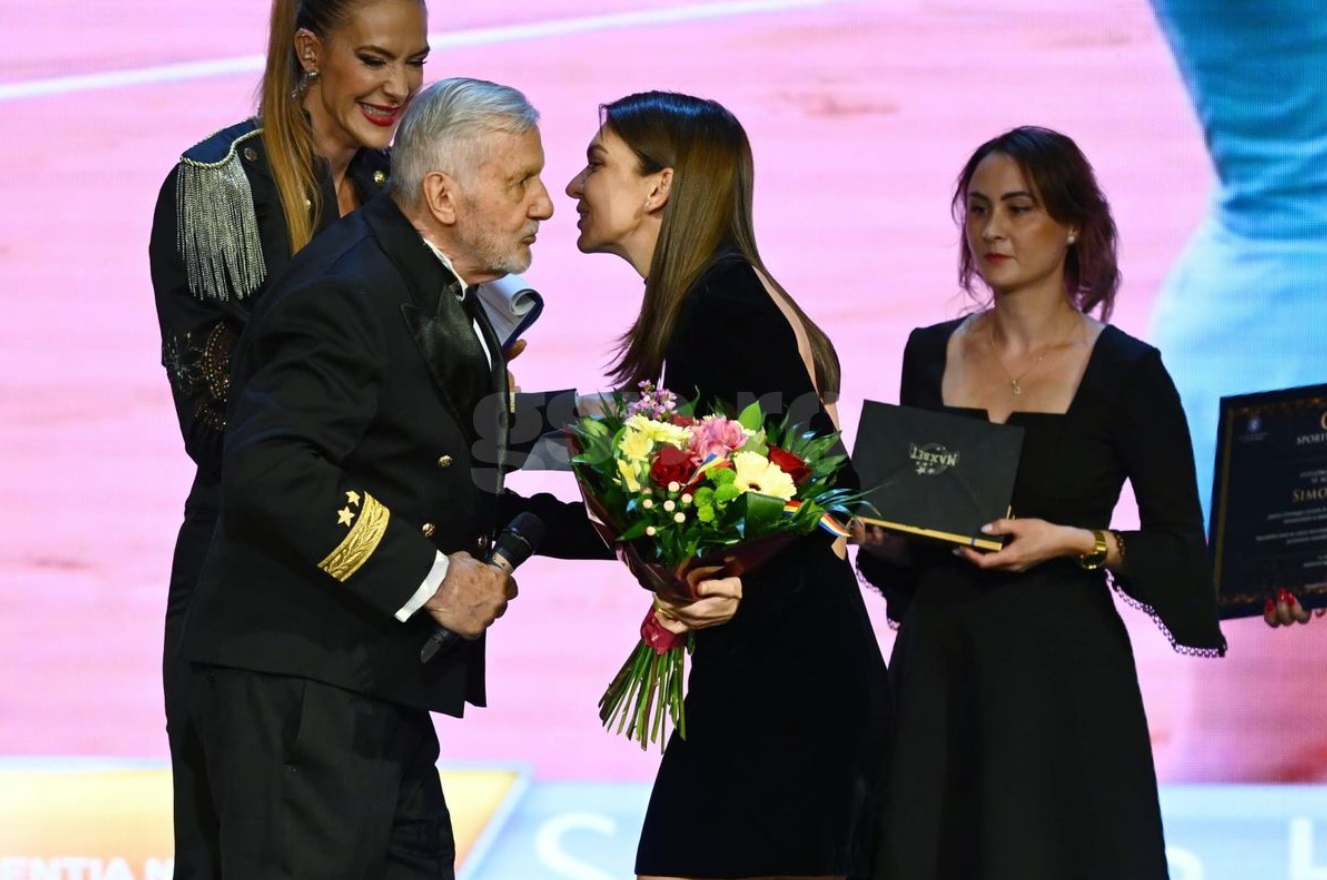 Ilie Năstase a urcat cu un scaun pe scenă la Gala Sportului. Gestul făcut înainte să îi înmâneze premiul Simonei Halep