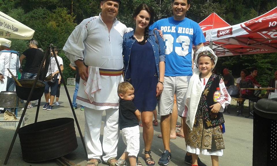 S-au întrecut în gătitul zupului, mâncarea tradițională a sașilor din Râșnov | GALERIE FOTO