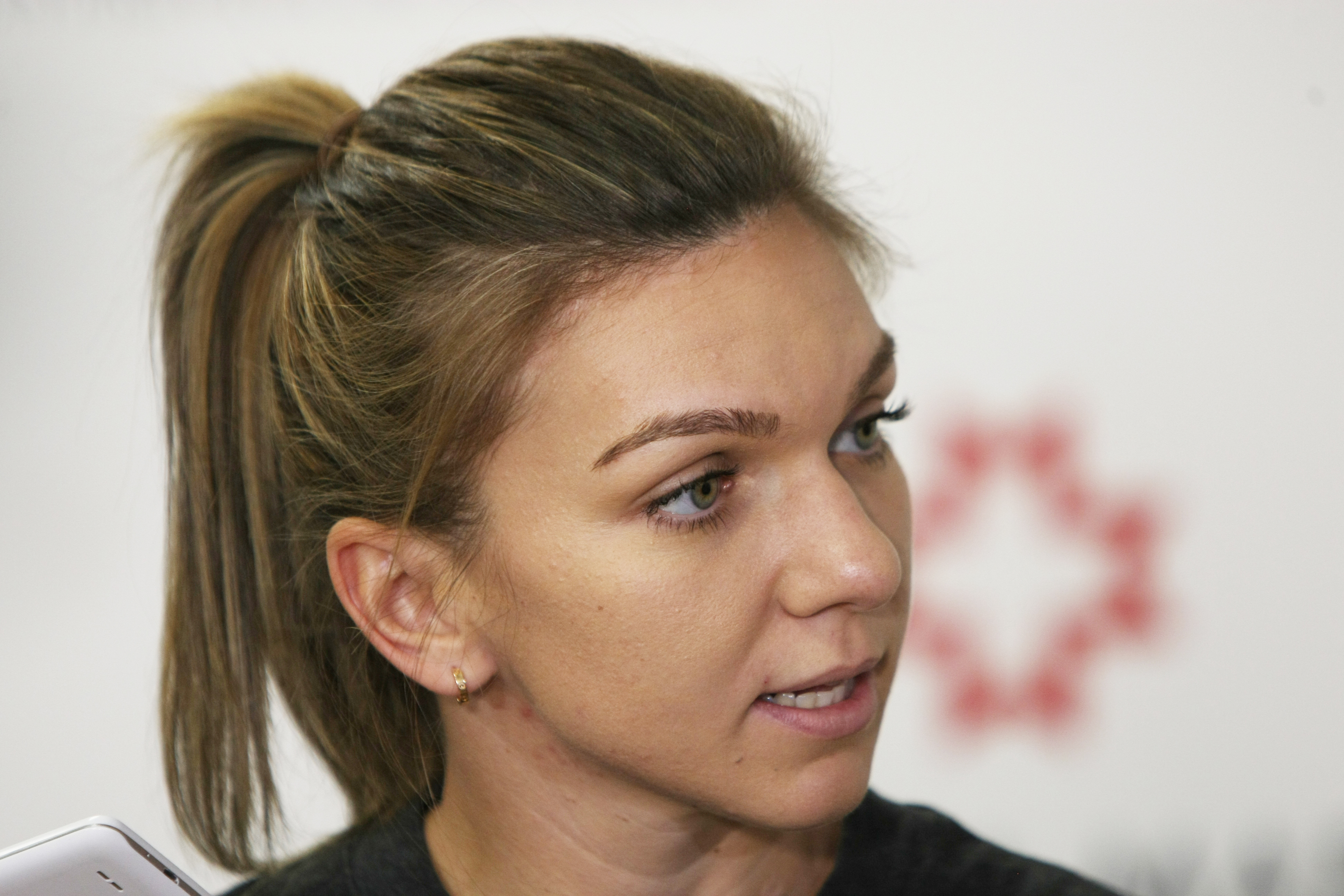 Simona Halep nu suflă în fața lui Ion Țiriac: ”Nu mă antrenez cât ar trebui”! Își oblojește rănile și fuge cu Costa peste hotare / GALERIE FOTO