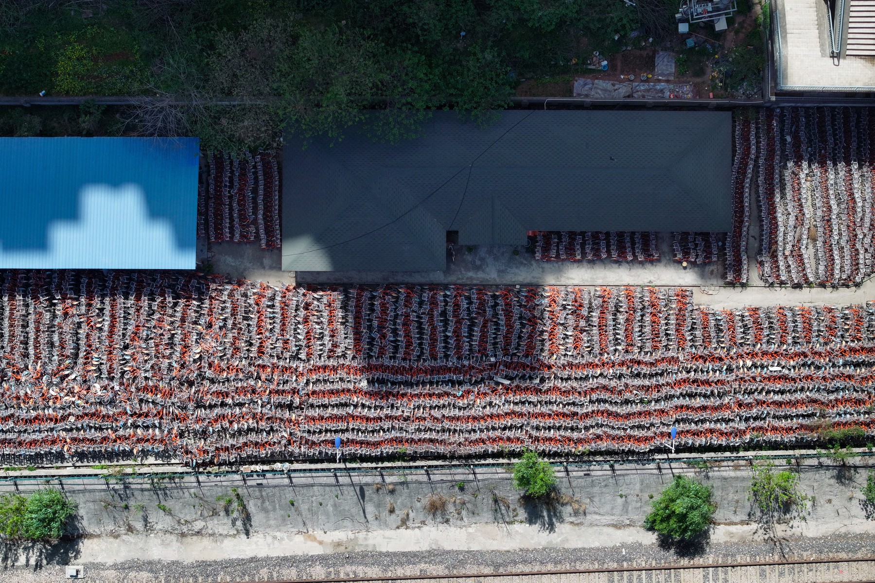 „Cimitire” ca după Apocalipsă. Ce reprezintă imaginile care fac deja înconjurul lumii