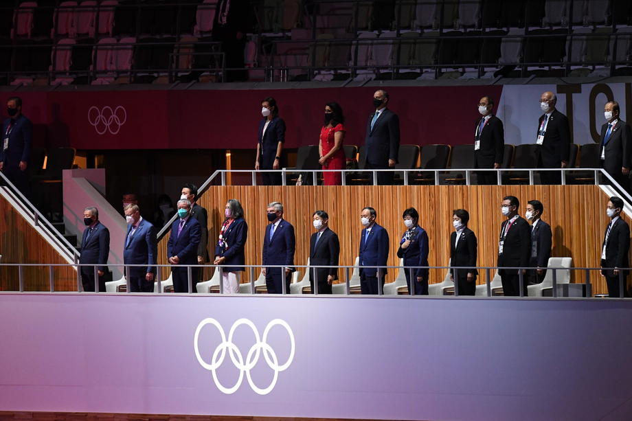 Jocurile Olimpice au început azi la Tokyo. România a schimbat portdrapelul, înainte de ceremonia de deschidere