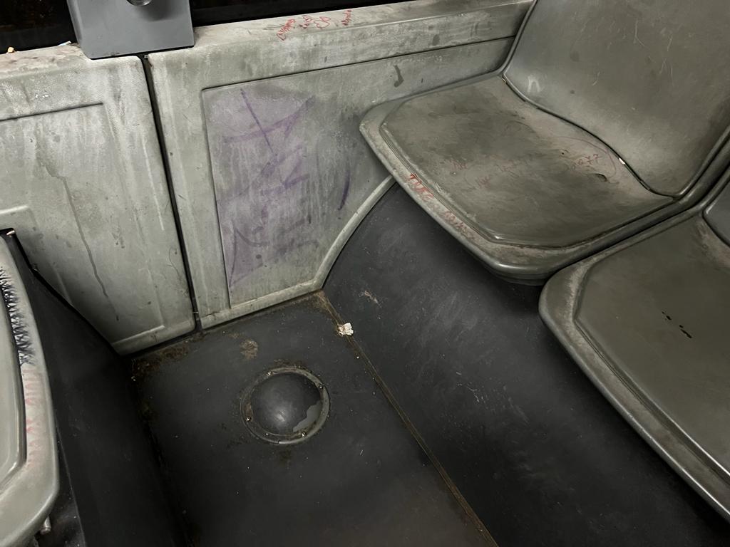 Controale ANPC la mijloacele de transport STB. „Să cureţi 43 de tramvaie cu doar două persoane pare desprins din reclamele la detergenţi”