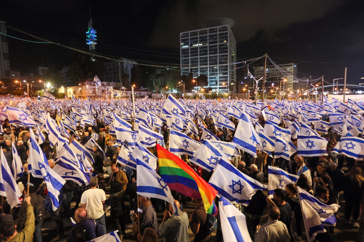 Proteste masive în Israel, pentru a 17-a săptămână la rând. Sute de mii de oameni, în stradă, împotriva reformei justiției