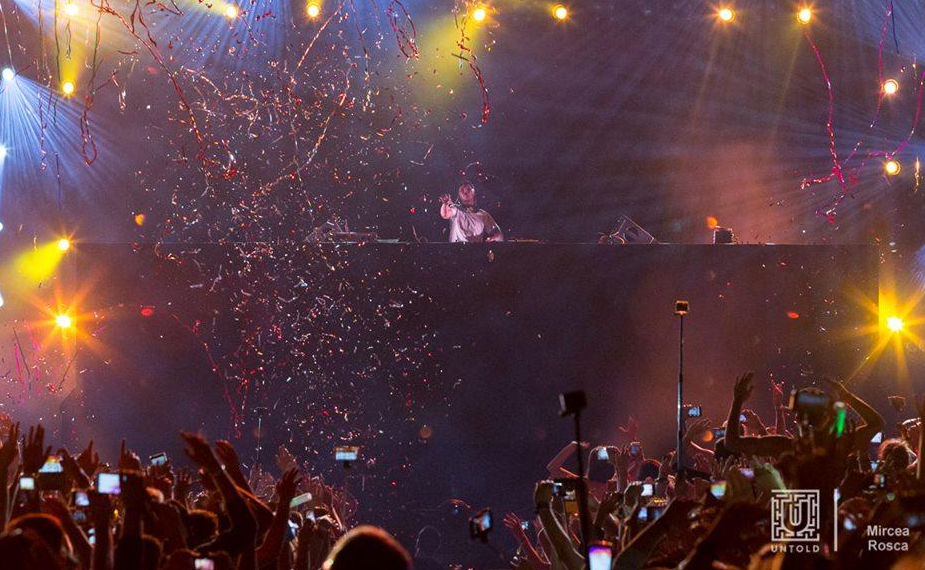 FOTO&VIDEO/ Avicii a fost în România, la festivalul Untold, în 2015. DJ-ul a strâns 60.000 de spectatori
