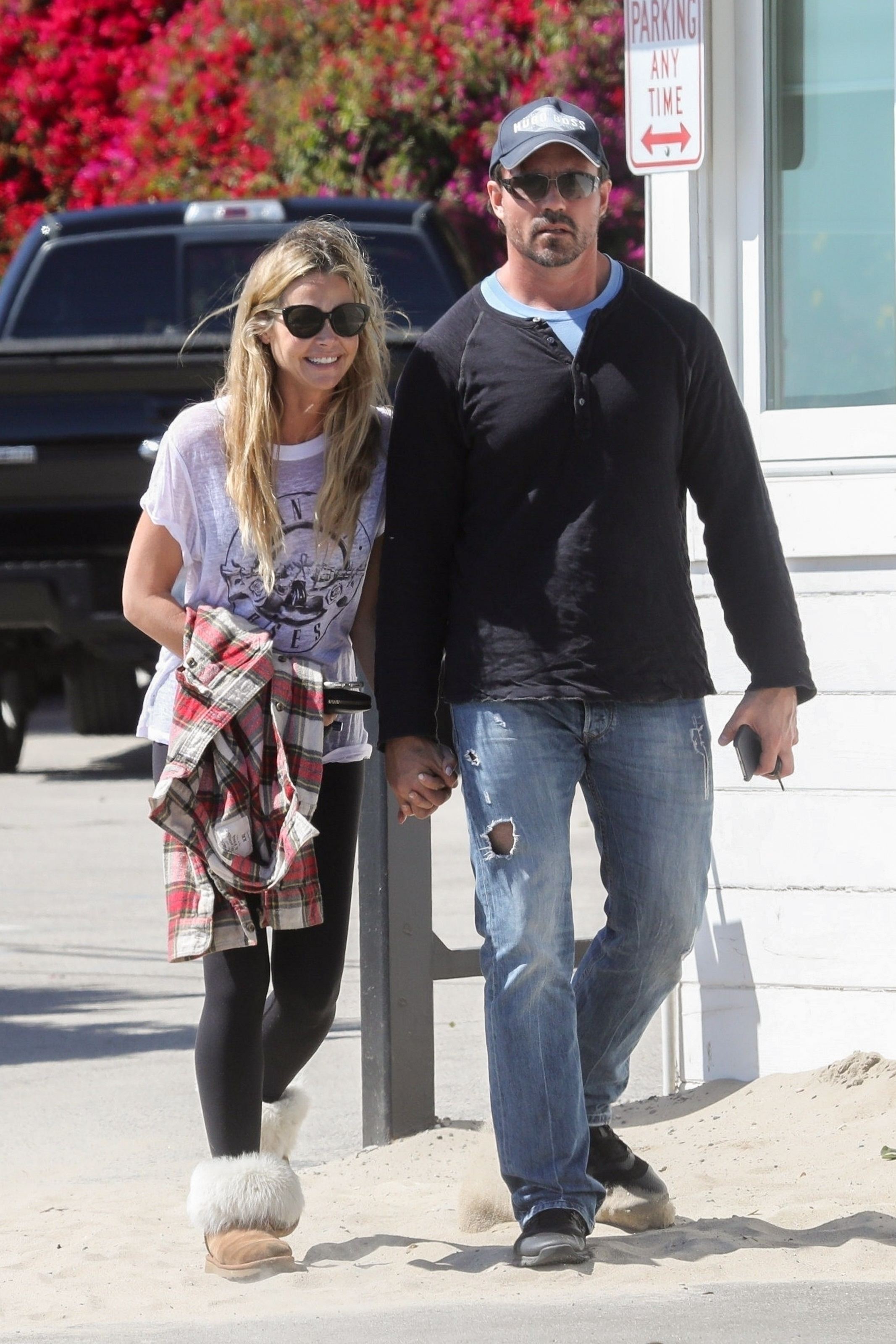Divorț surpriză la Hollywood! Soțul lui Denise Richards, Aaron Phypers, a depus actele după 6 ani de căsnicie