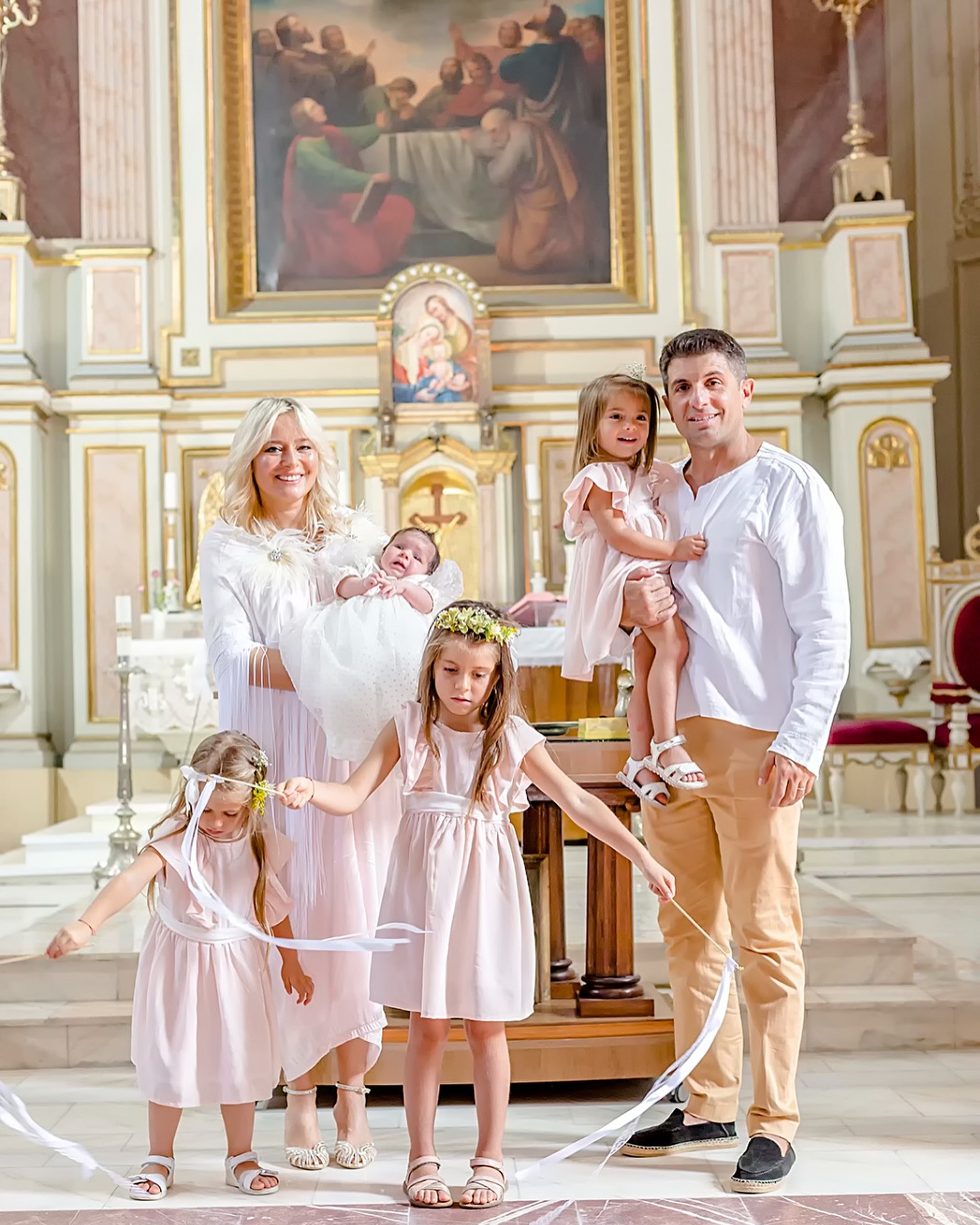 Ce nu s-a văzut la botezul celei de-a patra fiice a Laurei Cosoi. Imagini rare de la eveniment. „A fost un vis frumos de vară”