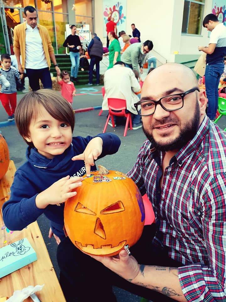 Cristi Mitrea, distracție de Halloween cu fiul său. Au petrecut pe cinste | FOTO