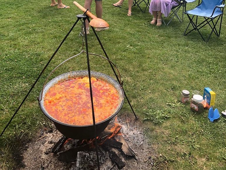 Dan Ursa a dat petrecere în aer liber. Cum a sărbătorit victoria de la Survivor 2023 alături de Andrei Krișan și Ștefania Stănilă