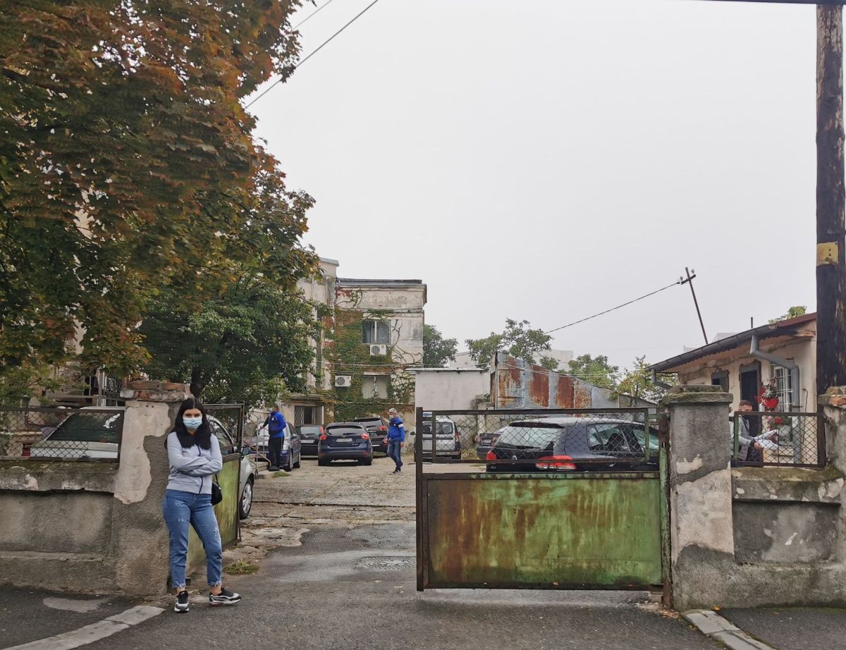 Fotografia care arată starea deplorabilă a sistemului de sănătate românesc: sediul IML Craiova se prăbușește. Directoarea: “De 5 ani se promite o renovare”