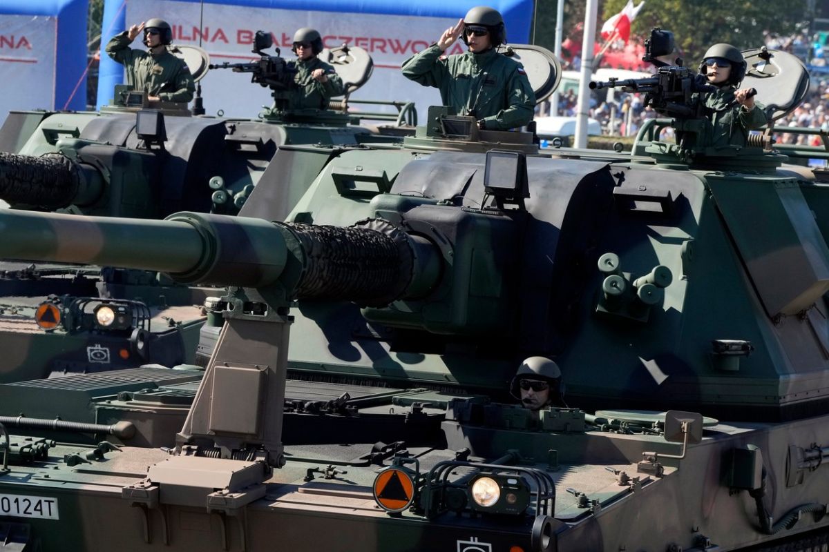 Polonia a organizat cea mai mare paradă militară din ultimele decenii, „într-o demonstrație de forță”. „Poate fi superputerea militară a UE și NATO”