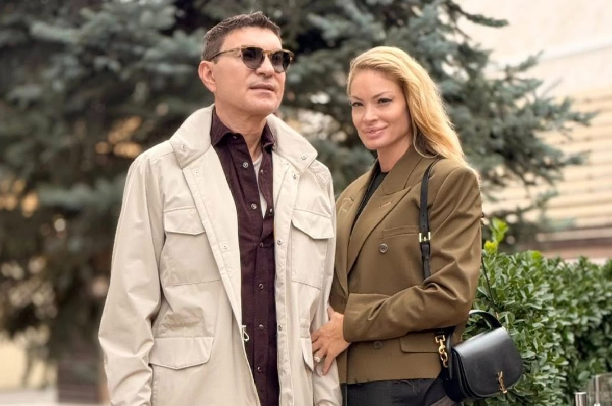 Imaginile cu Valentina Pelinel și Cristi Borcea de Revelion au atras atenția fanilor. Cum s-au pozat: „Parcă sunteți de la muzeul de ceară”