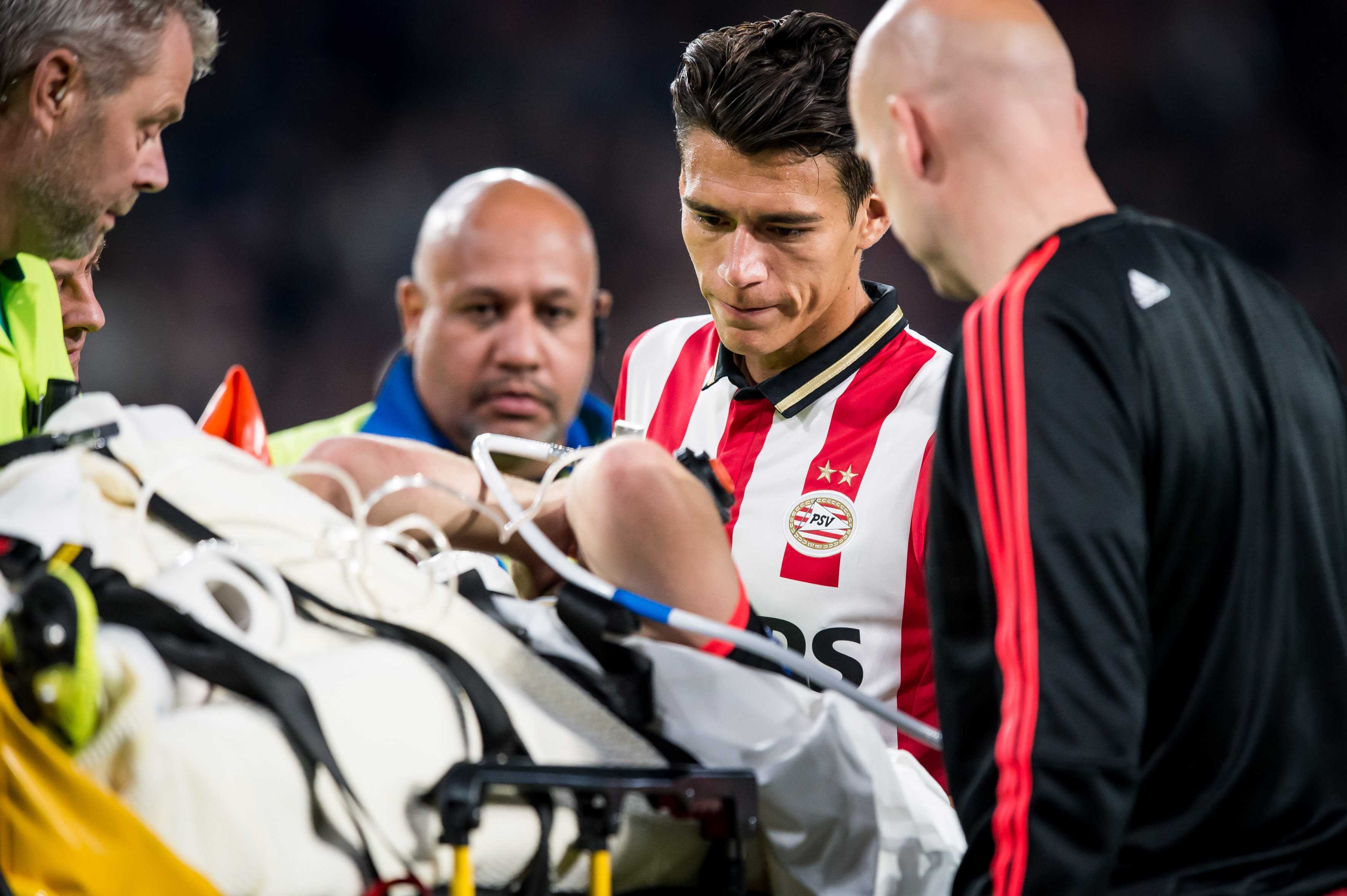 Englezul Luke Shaw a suferit o accidentare horror la meciul PSV - Manchester United / GALERIE FOTO