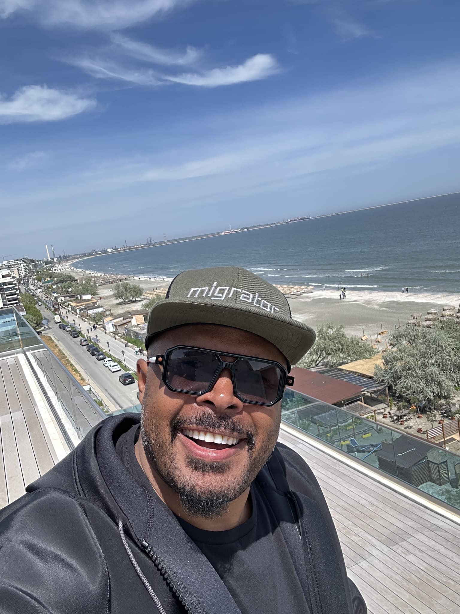 Cabral, prima reacție după ce a plecat din club cu două femei. Prezentatorul a petrecut fără Andreea Ibacka la mare: „Soția și copiii îl așteaptă acasă”