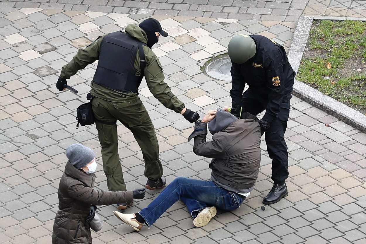 Noi proteste violente la Minsk. Svetlana Tihanovskaia speră să se vadă cu Joe Biden