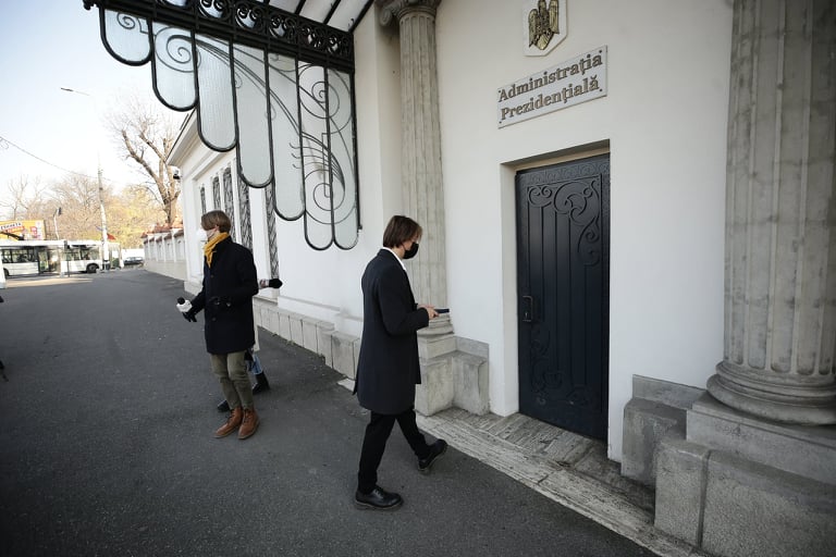 Marius Manole a returnat personal la Cotroceni decorația primită de la președintele Iohannis