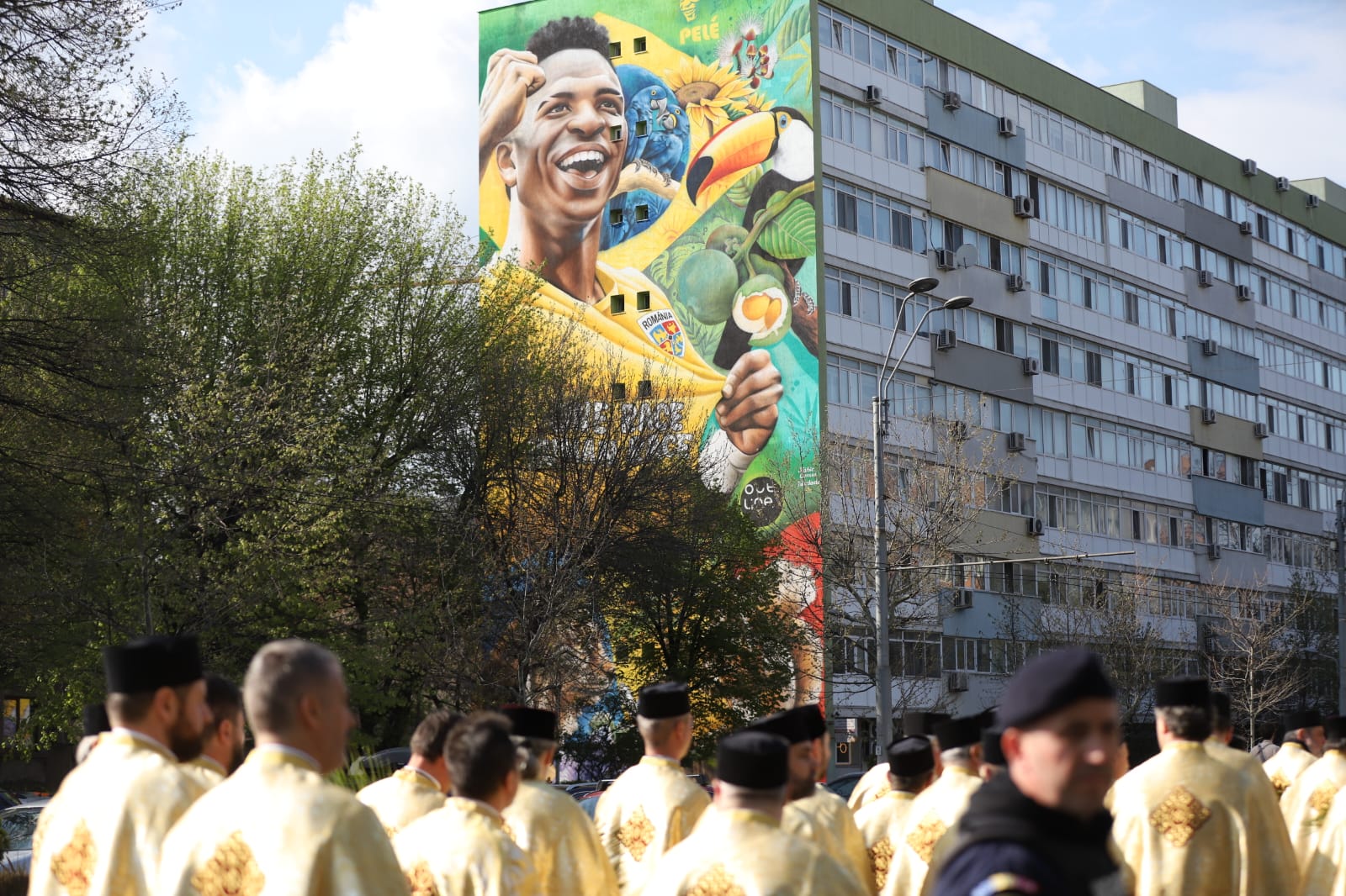 Pelerinaj de Florii, în București: sute de credincioși și preoți participă la procesiune. Cristian Popescu Piedone și fiul său au fost și ei prezenți