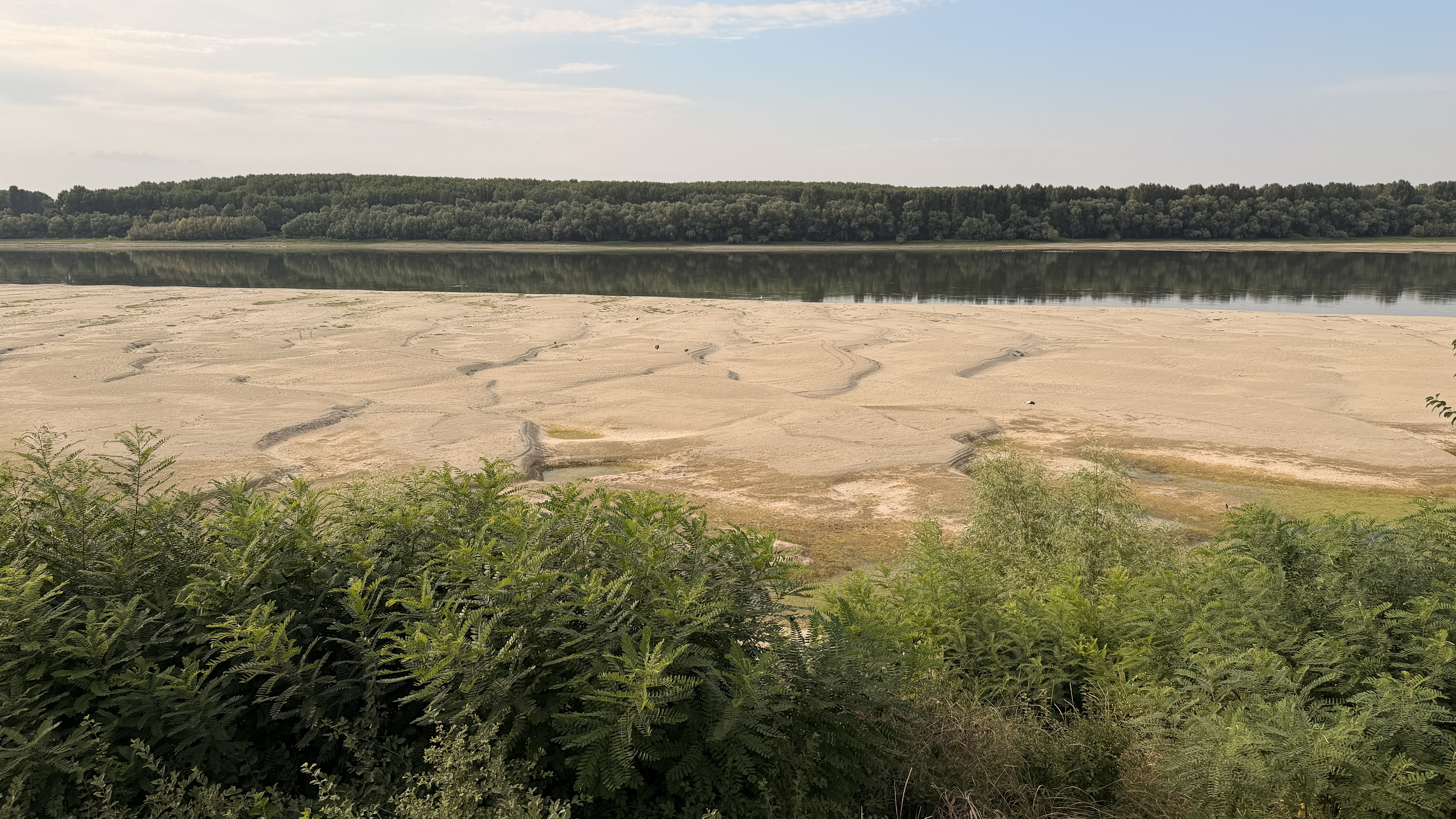 Noi măsuri pentru asigurarea debitului de apă necesar la Cernavodă: Nave și barje vor fi amplasate la 600 de metri distanță, pentru a direcționa apa spre centrală