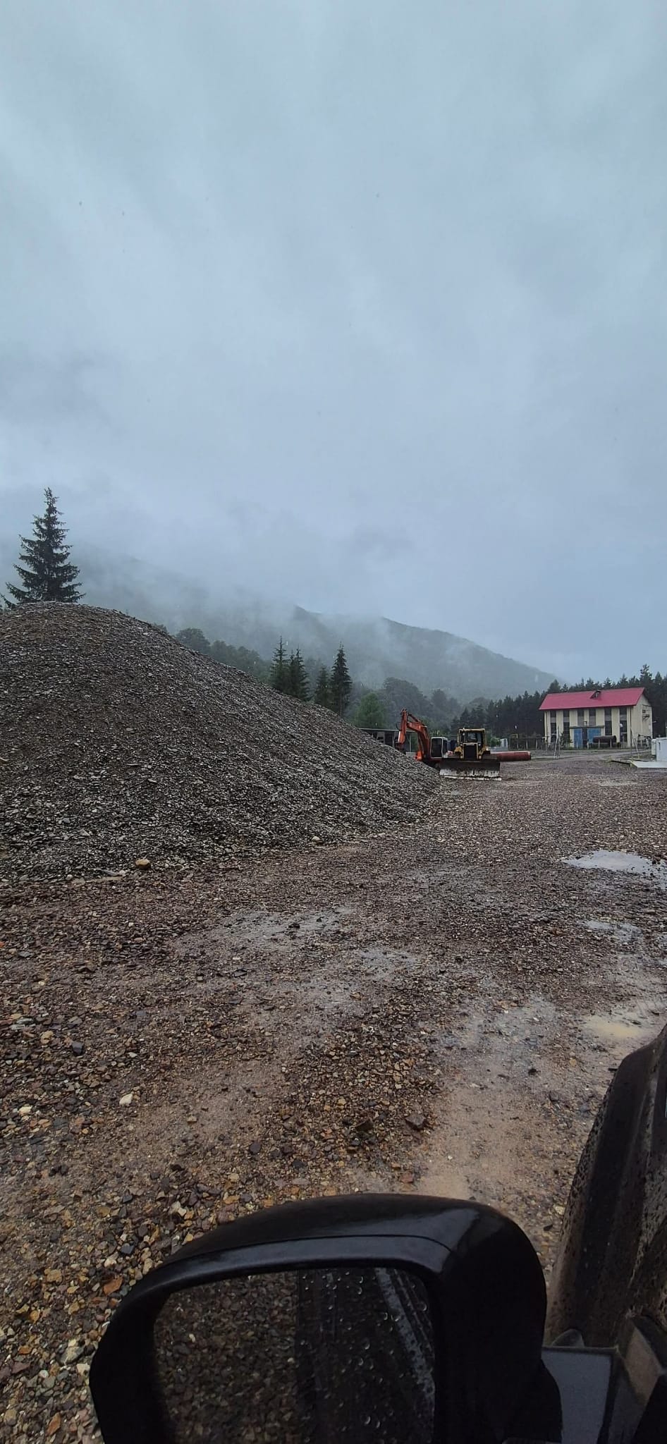 Patru hoteluri de lux se construiesc pe malul lacului de acumulare Paltinu, Prahova, pe terenuri concesionate de Primăria Valea Doftanei. Cine sunt investitorii