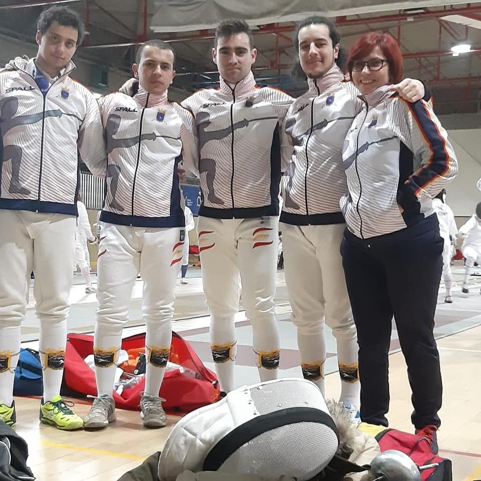 Ana-Maria Brânză susține o fostă colegă să-și îndeplinească visul în Spania. Ziua barmaniță, seara antrenoare de scrimă!