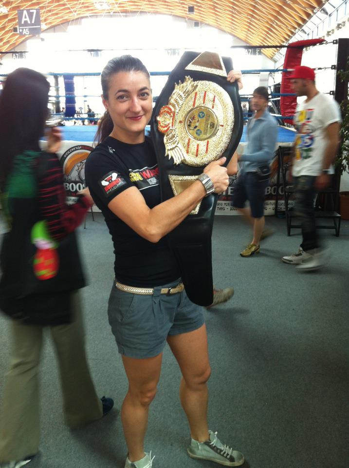 ITALIA - ROMÂNIA! SportNews.ro a descoperit la Bologna un Rocky la feminin! ^S-a apucat de karate, după ce a fost bătută de tatăl său